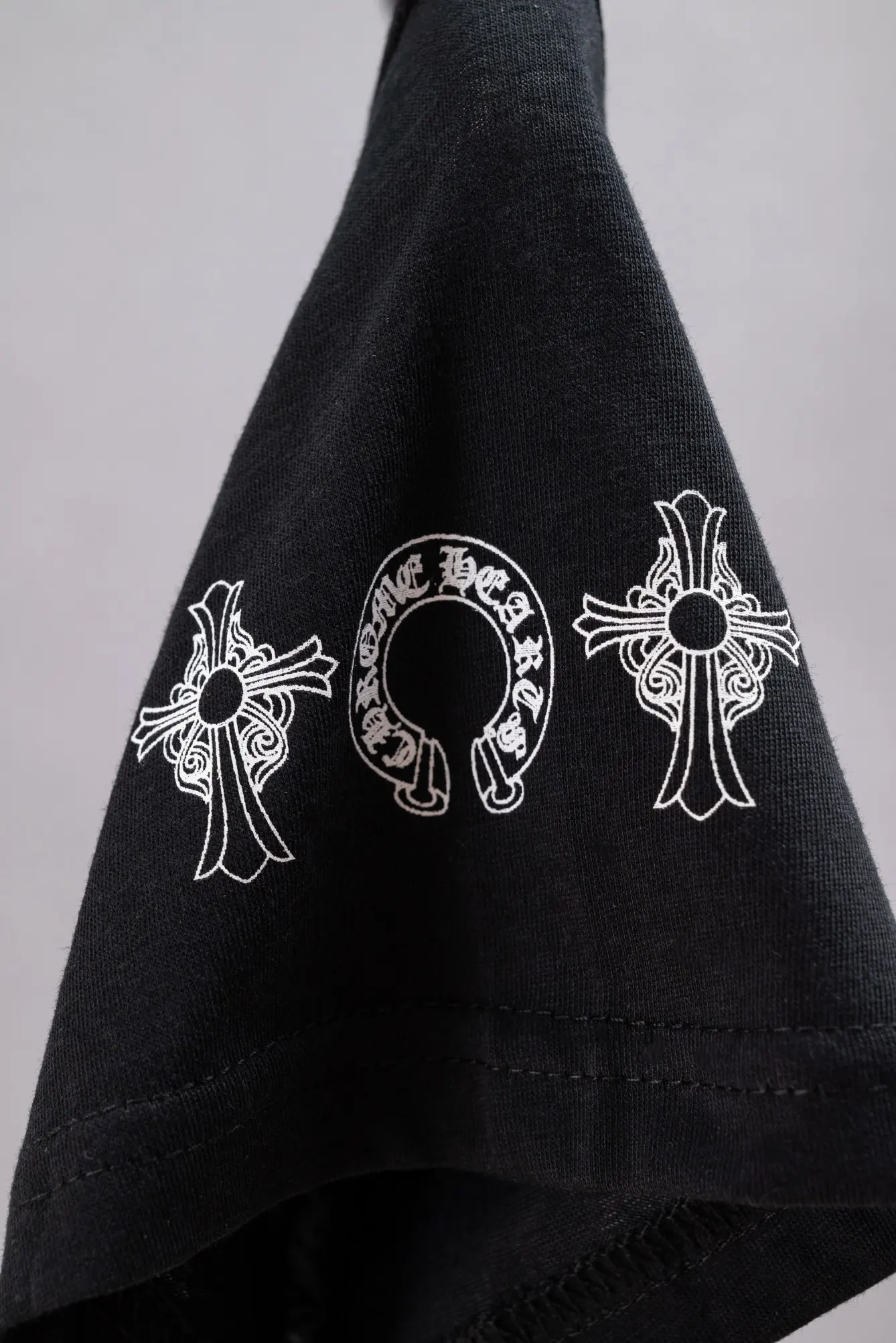 Chrome Hearts Logo V-Neck Slim-Fit T-Shirt D10919745 — view 9