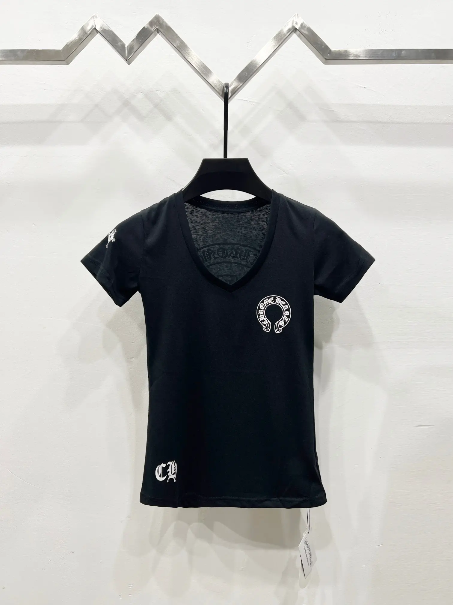 Logo Print V-Neck Slim Fit T-Shirt D10919765