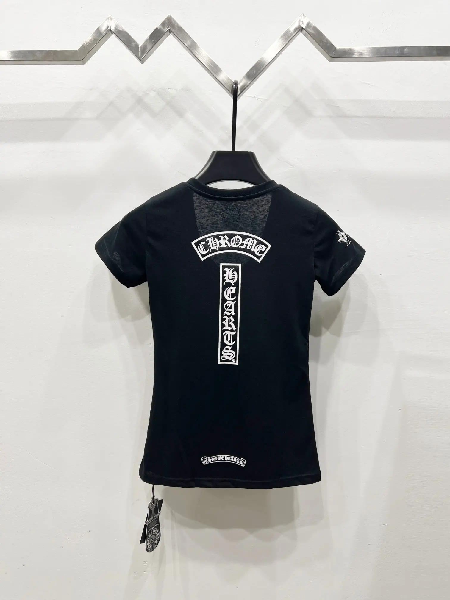 Logo Print V-Neck Slim Fit T-Shirt D10919765 — view 2
