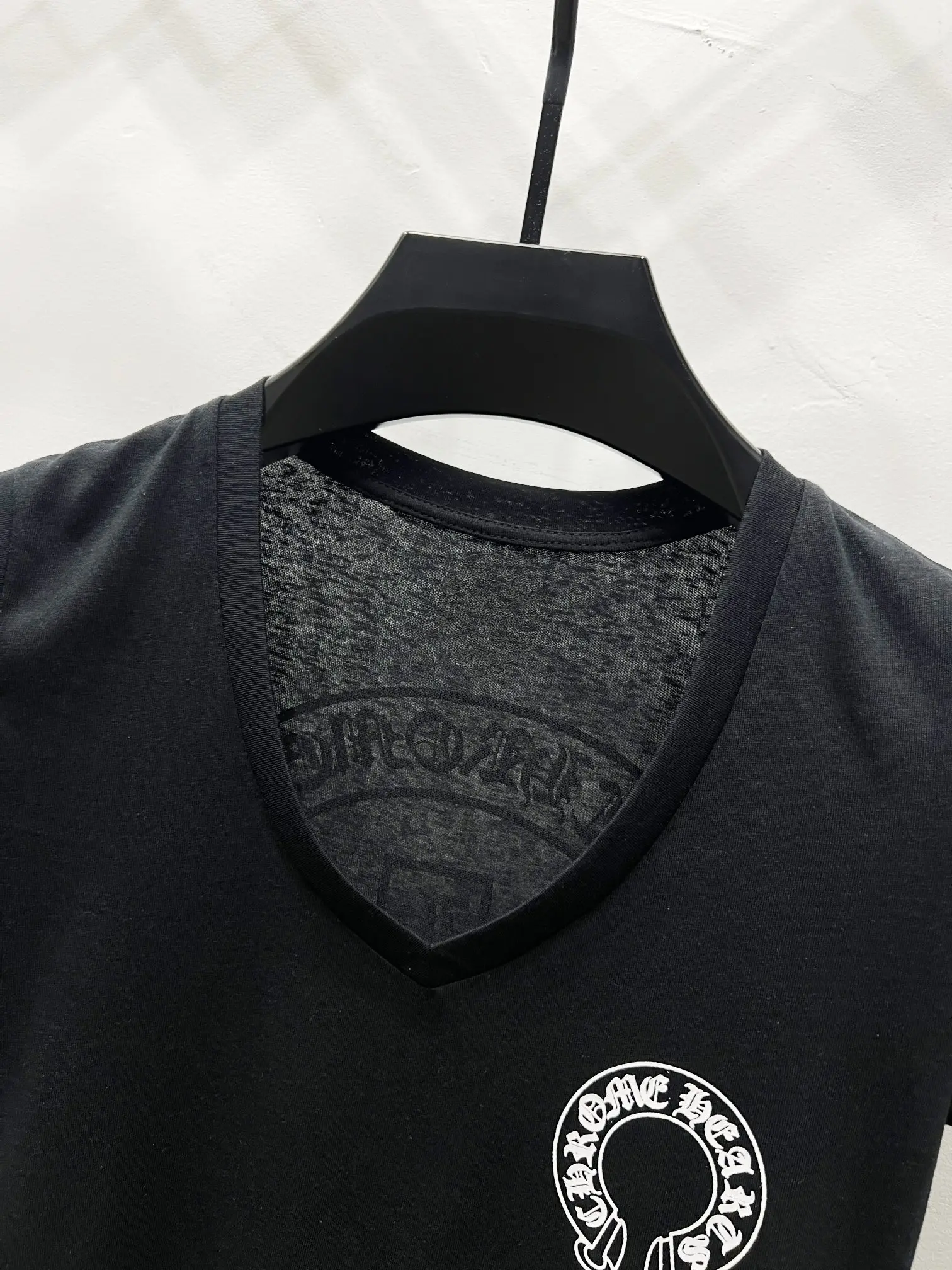Logo Print V-Neck Slim Fit T-Shirt D10919765 — view 3
