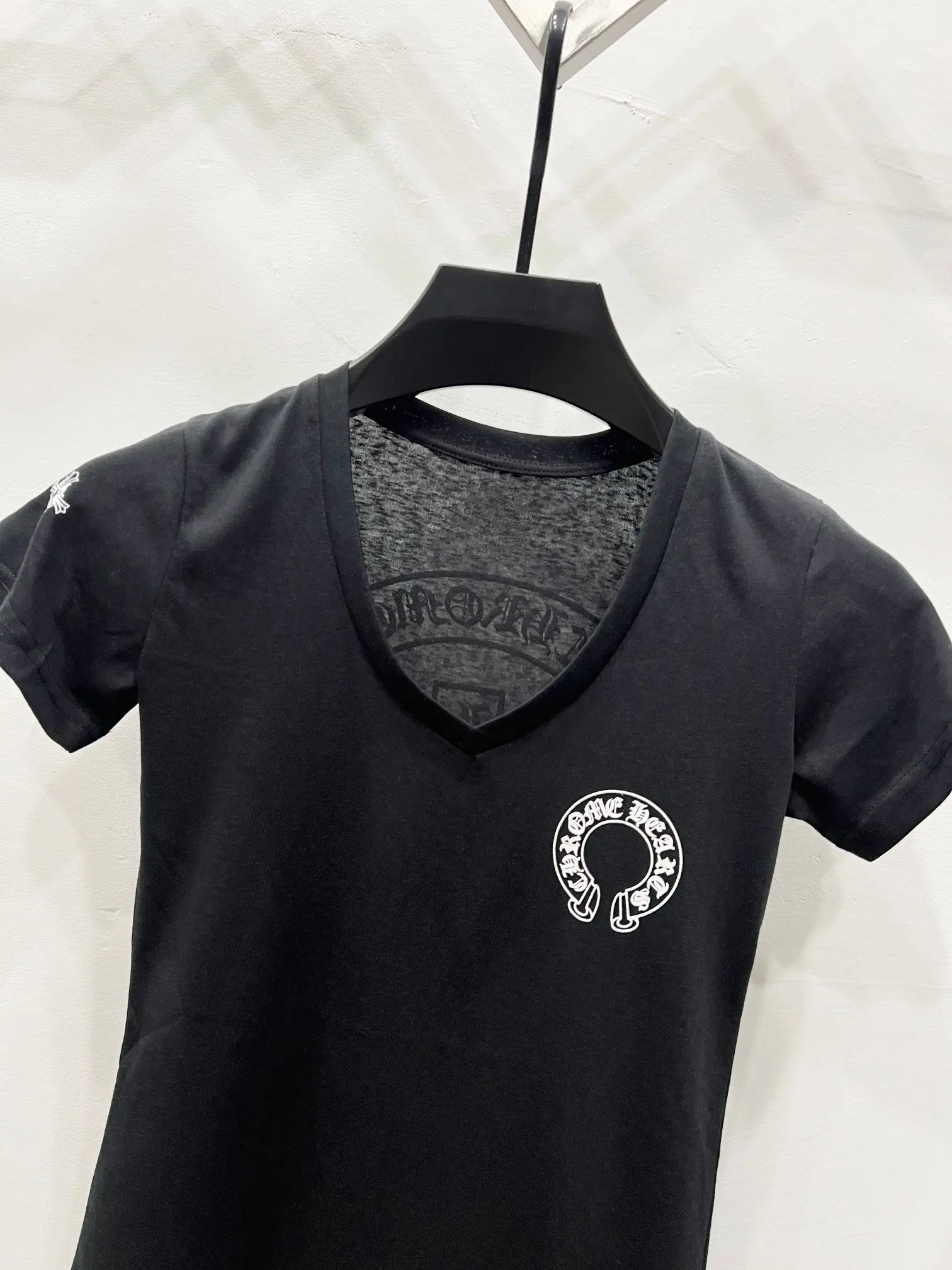 Logo Print V-Neck Slim Fit T-Shirt D10919765 — view 4
