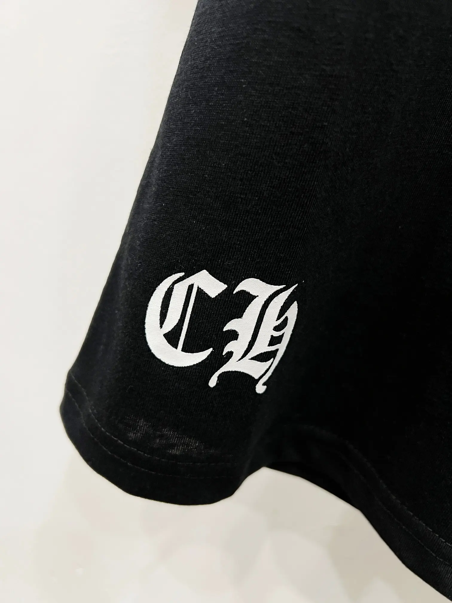 Logo Print V-Neck Slim Fit T-Shirt D10919765 — view 5