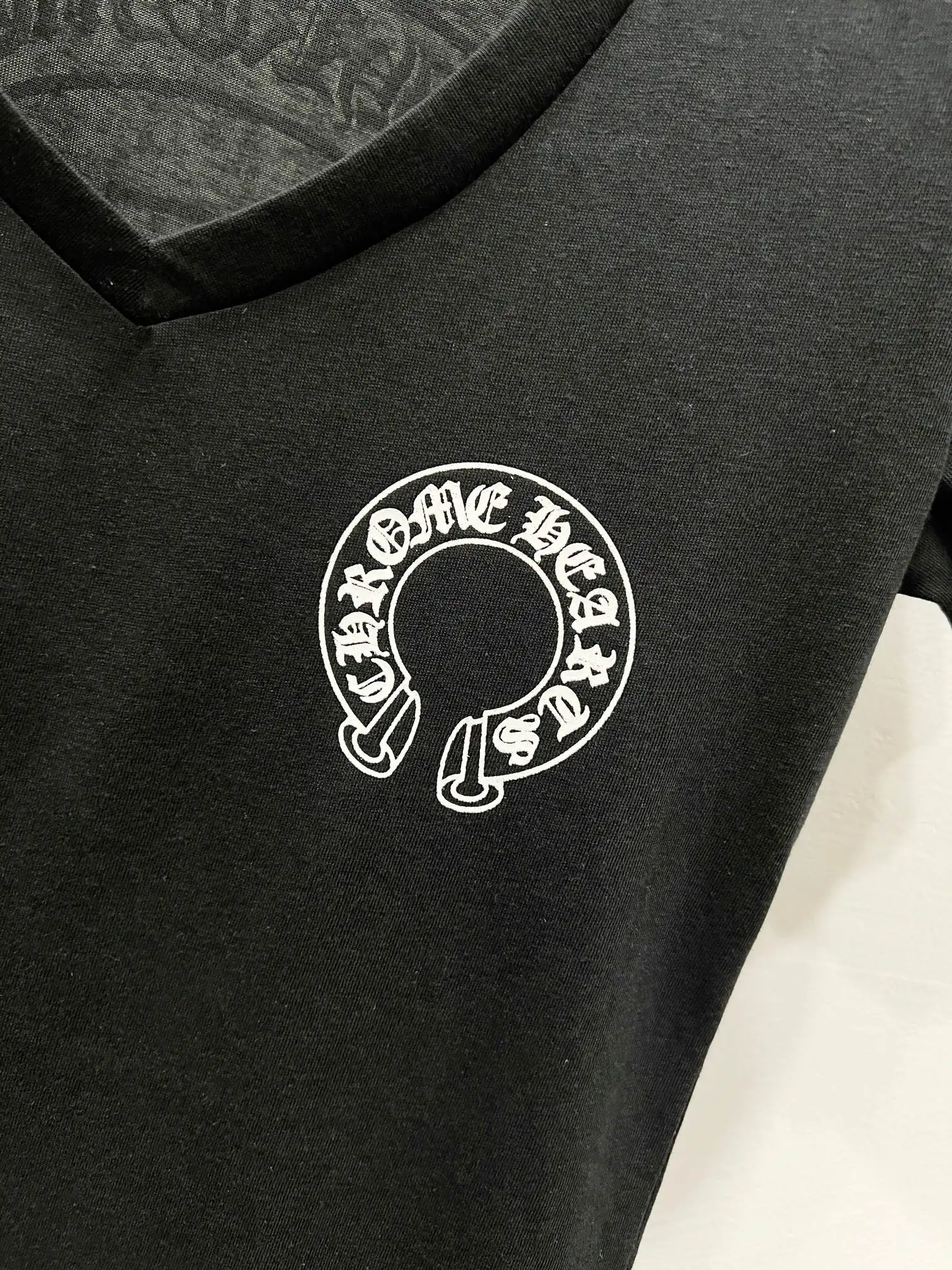 Logo Print V-Neck Slim Fit T-Shirt D10919765 — view 6