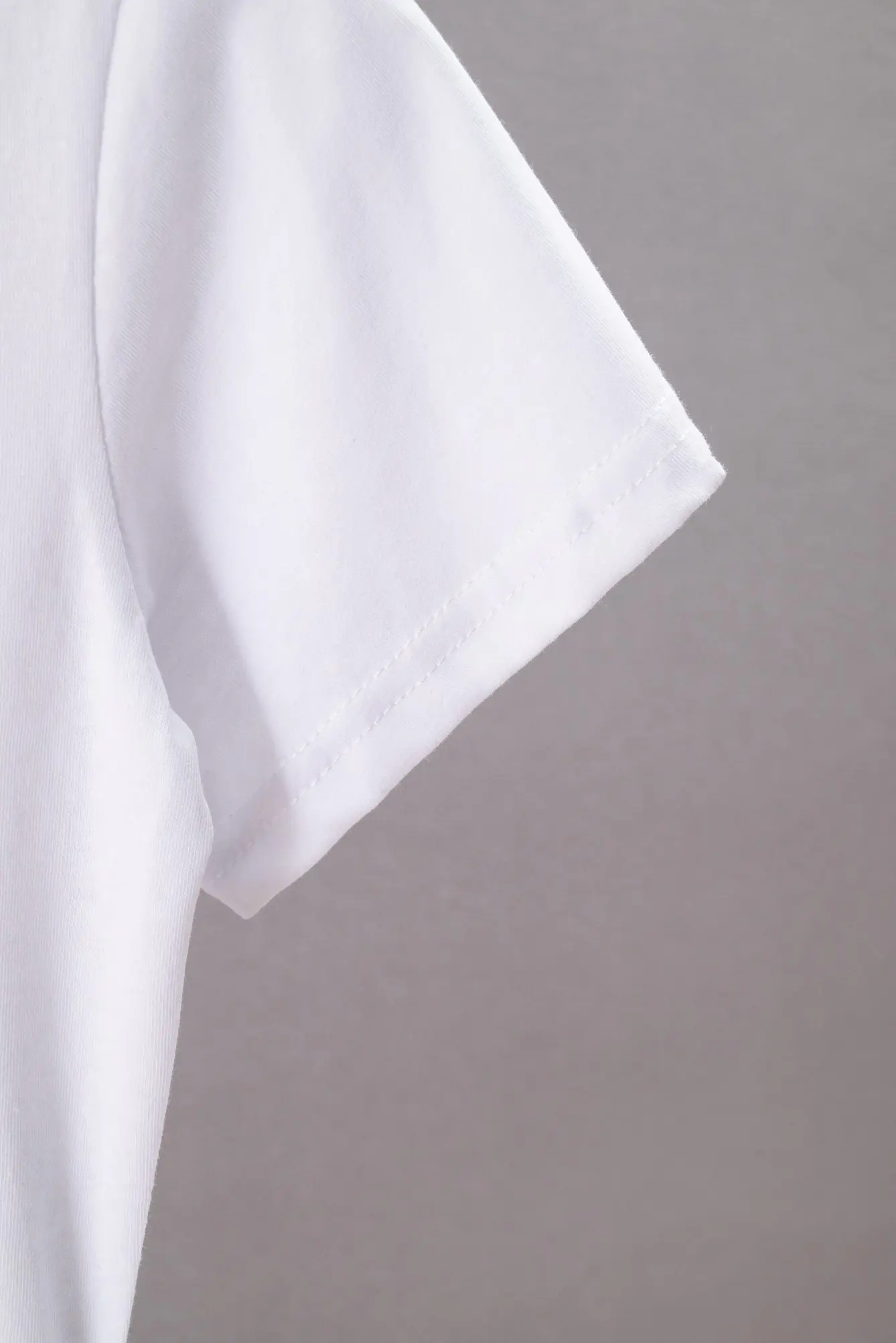 Logo Print V-Neck Slim T-Shirt D10919742 — view 6