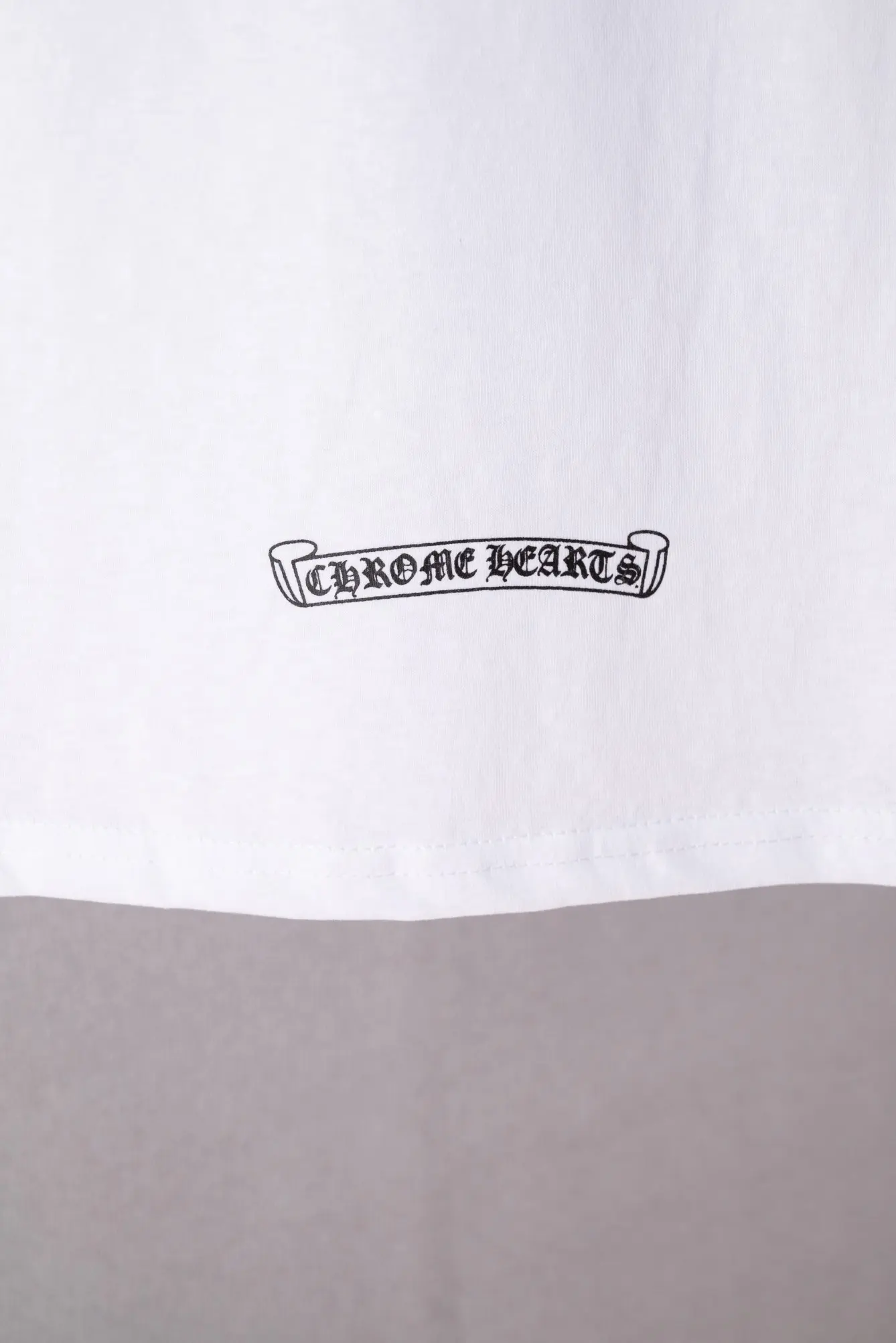 Logo Print V-Neck Slim T-Shirt D10919742 — view 8