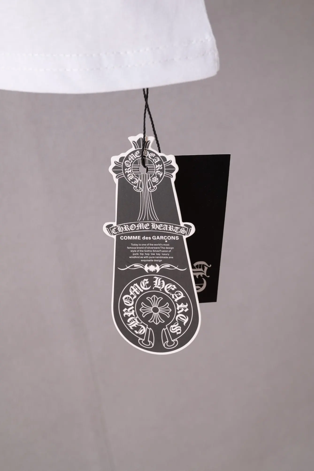 Logo Print V-Neck Slim T-Shirt D10919742 — view 12