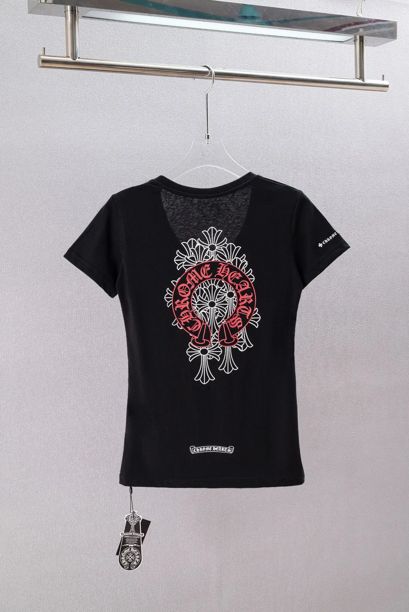 Logo-Print V-Neck Slim-Fit T-Shirt D10919743 — view 2
