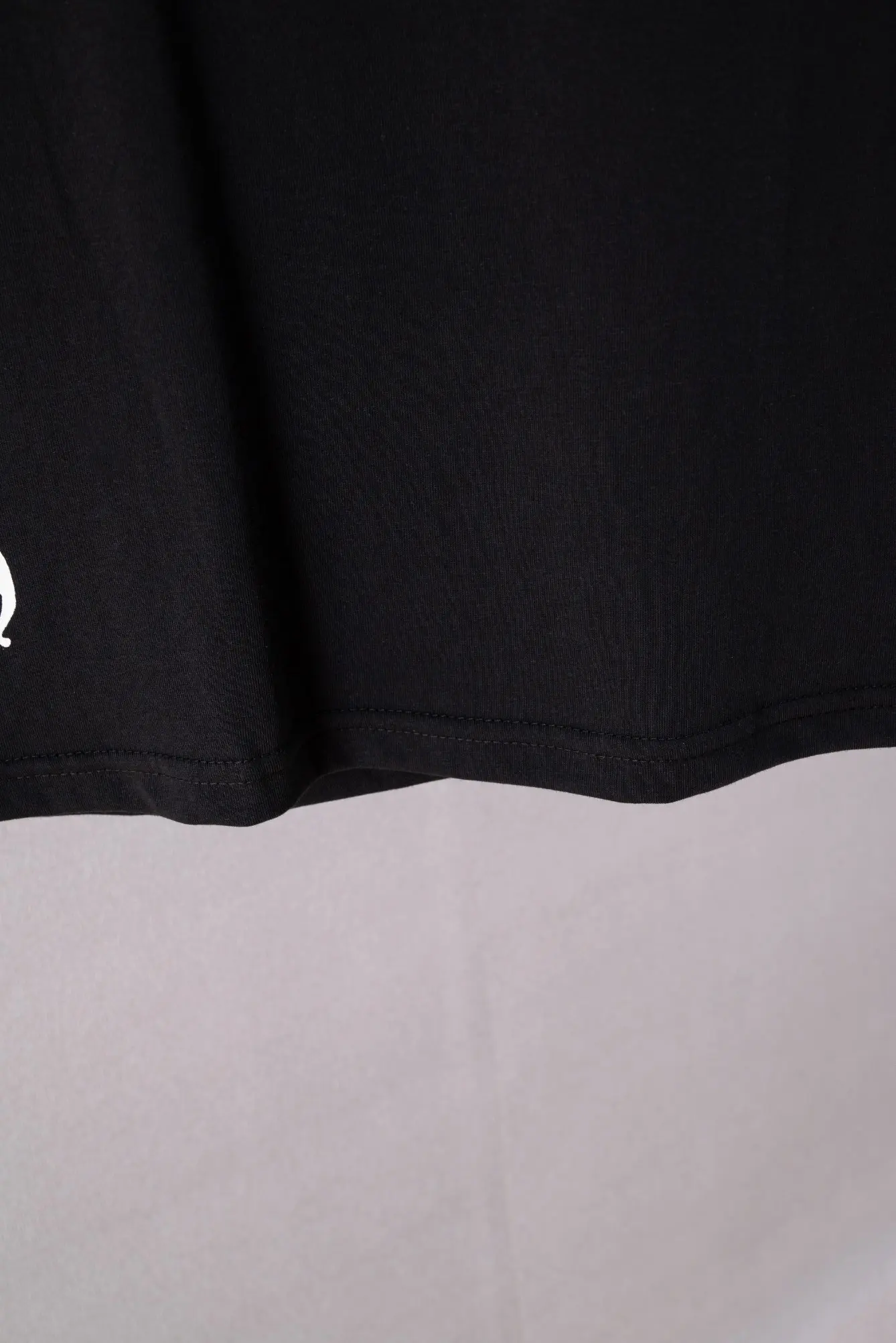 Logo-Print V-Neck Slim-Fit T-Shirt D10919743 — view 11