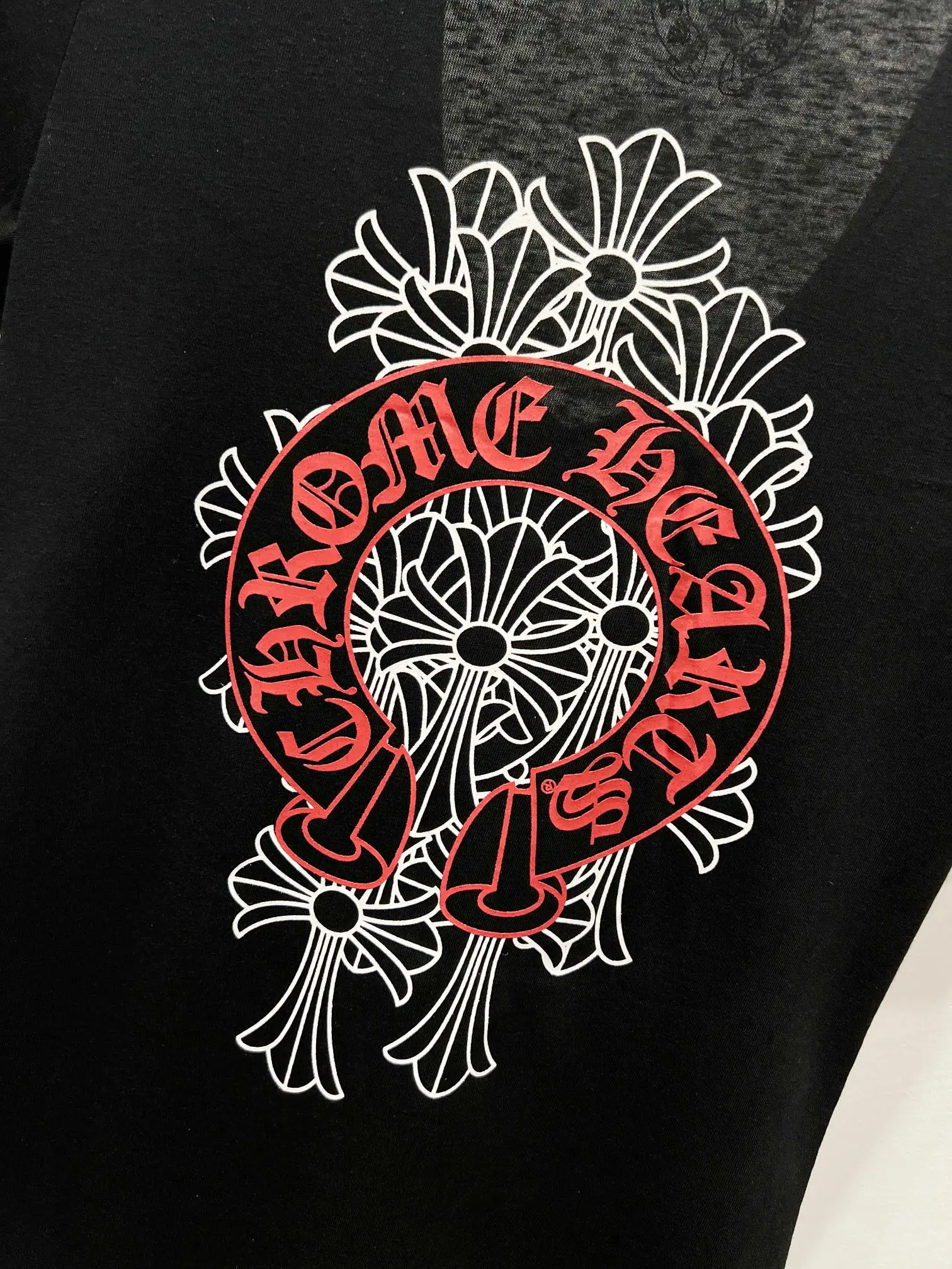 Chrome Hearts Logo Print V-Neck T-Shirt D10919763 — view 3