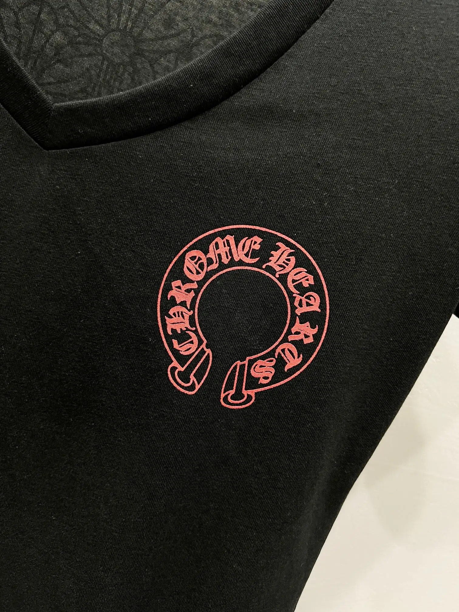 Chrome Hearts Logo Print V-Neck T-Shirt D10919763 — view 5