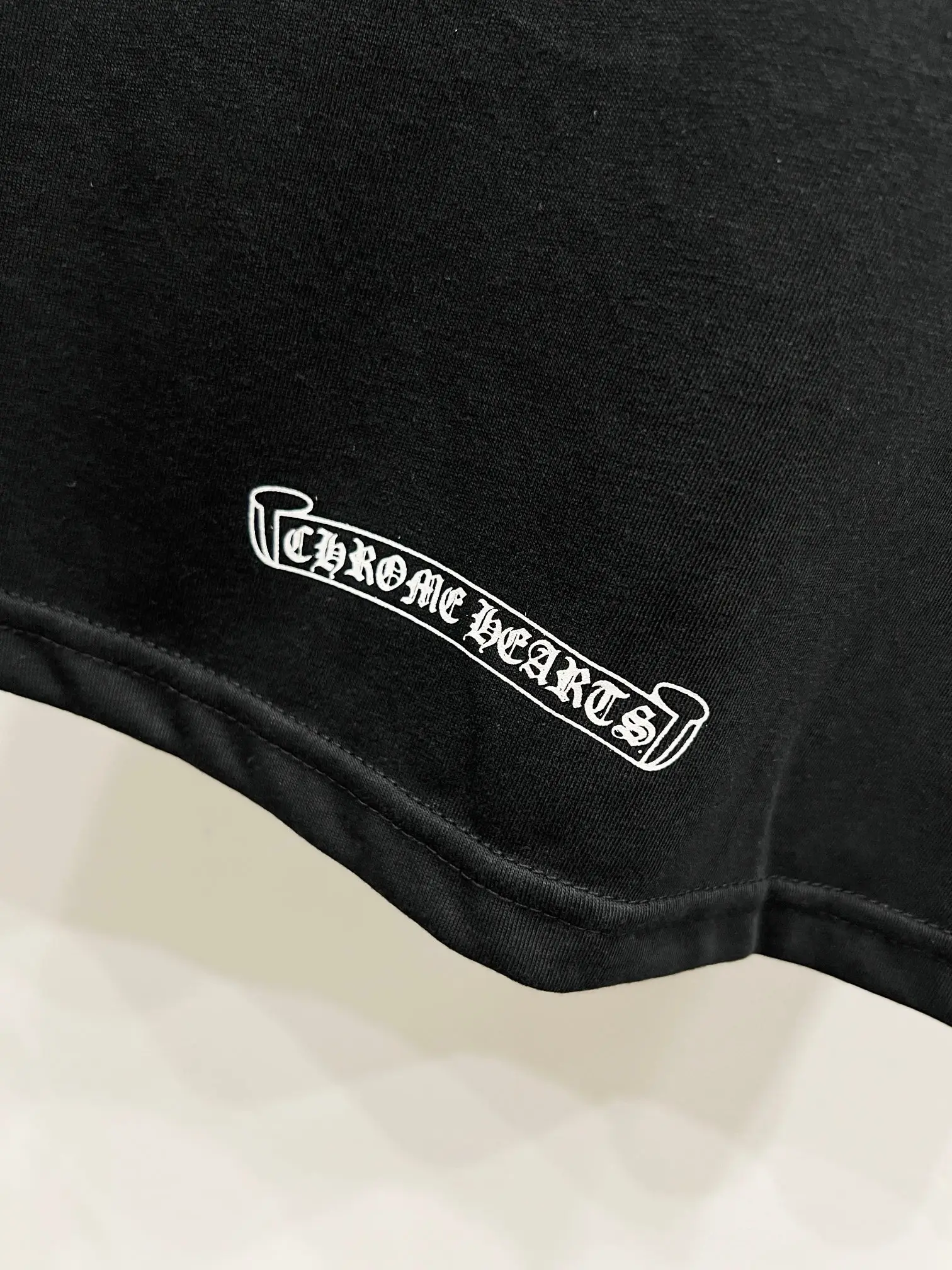 Chrome Hearts Logo Print V-Neck T-Shirt D10919763 — view 8