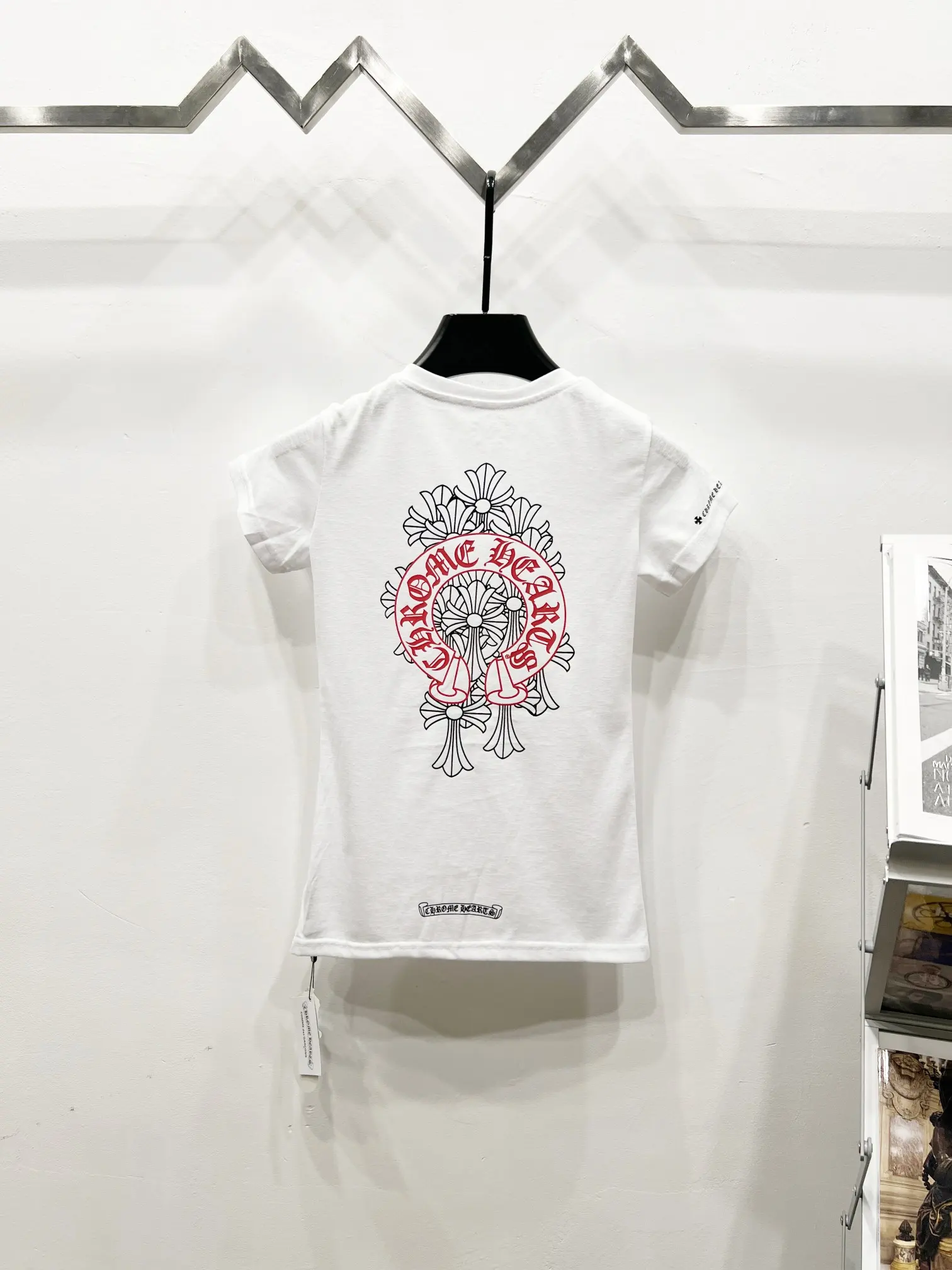 Logo Print V-Neck Slim Fit T-Shirt D10919764 — view 2