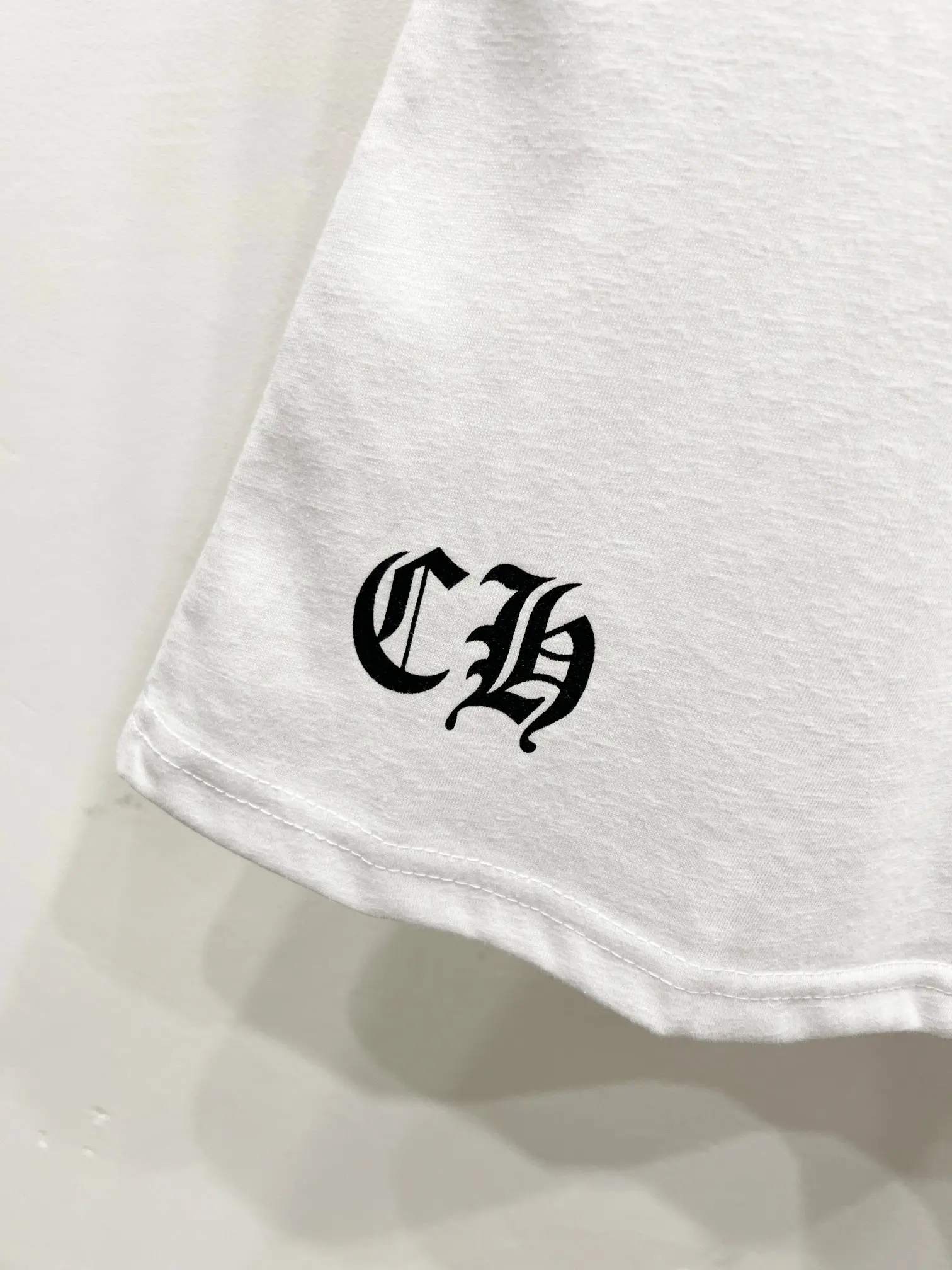 Logo Print V-Neck Slim Fit T-Shirt D10919764 — view 4