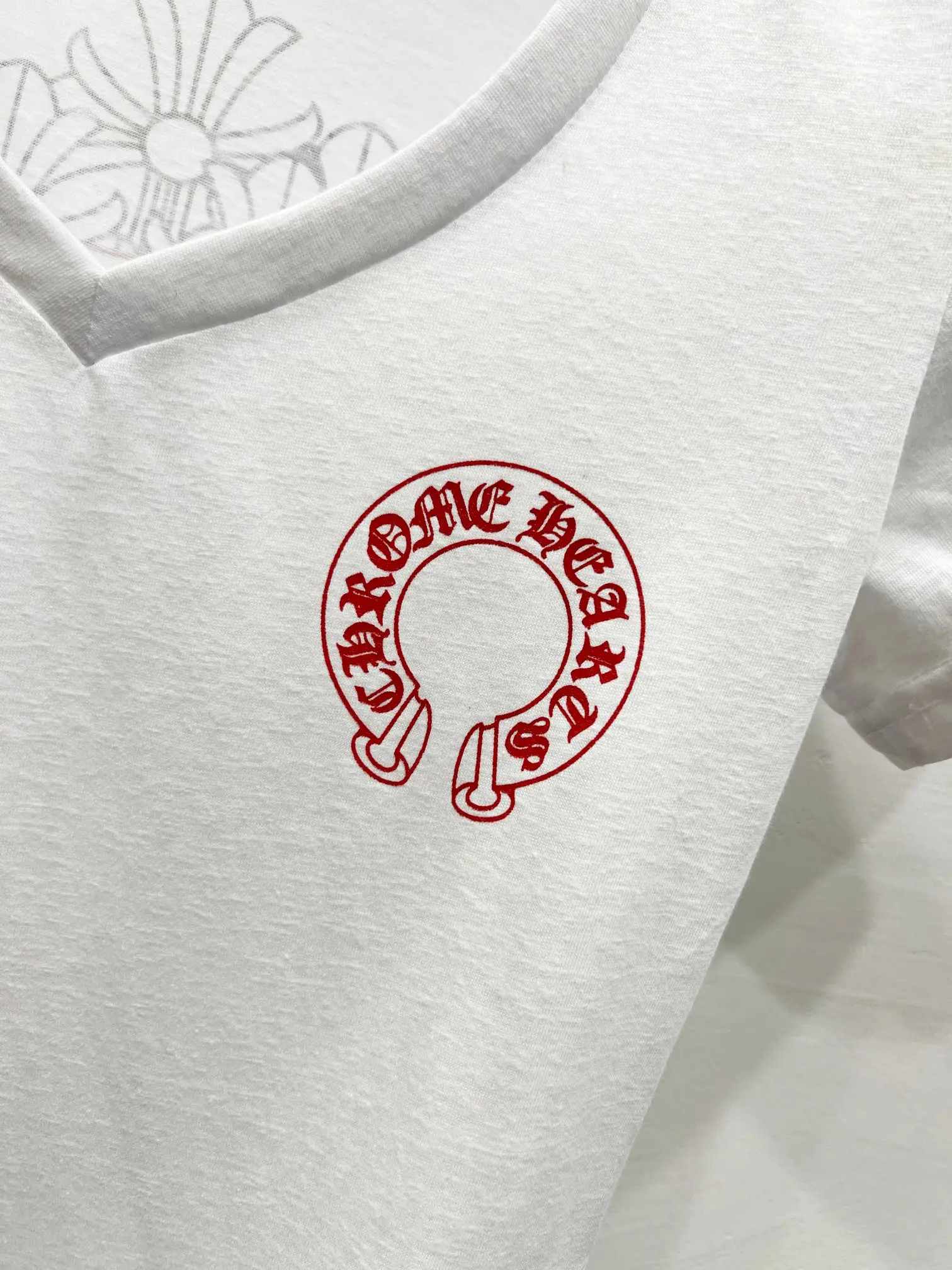 Logo Print V-Neck Slim Fit T-Shirt D10919764 — view 5