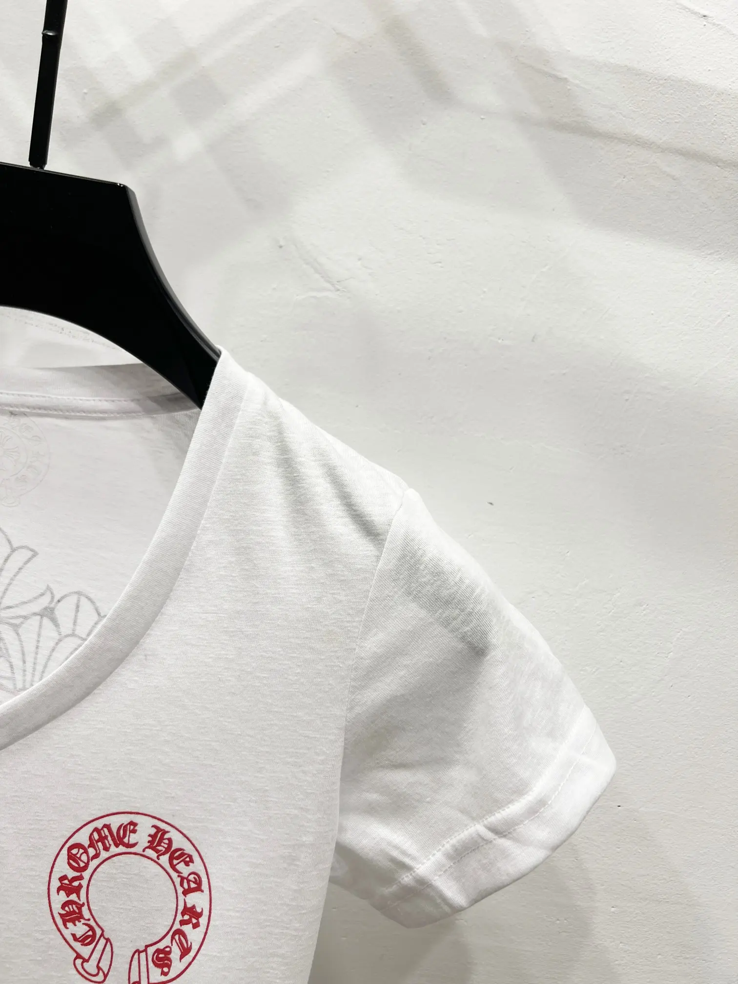 Logo Print V-Neck Slim Fit T-Shirt D10919764 — view 8