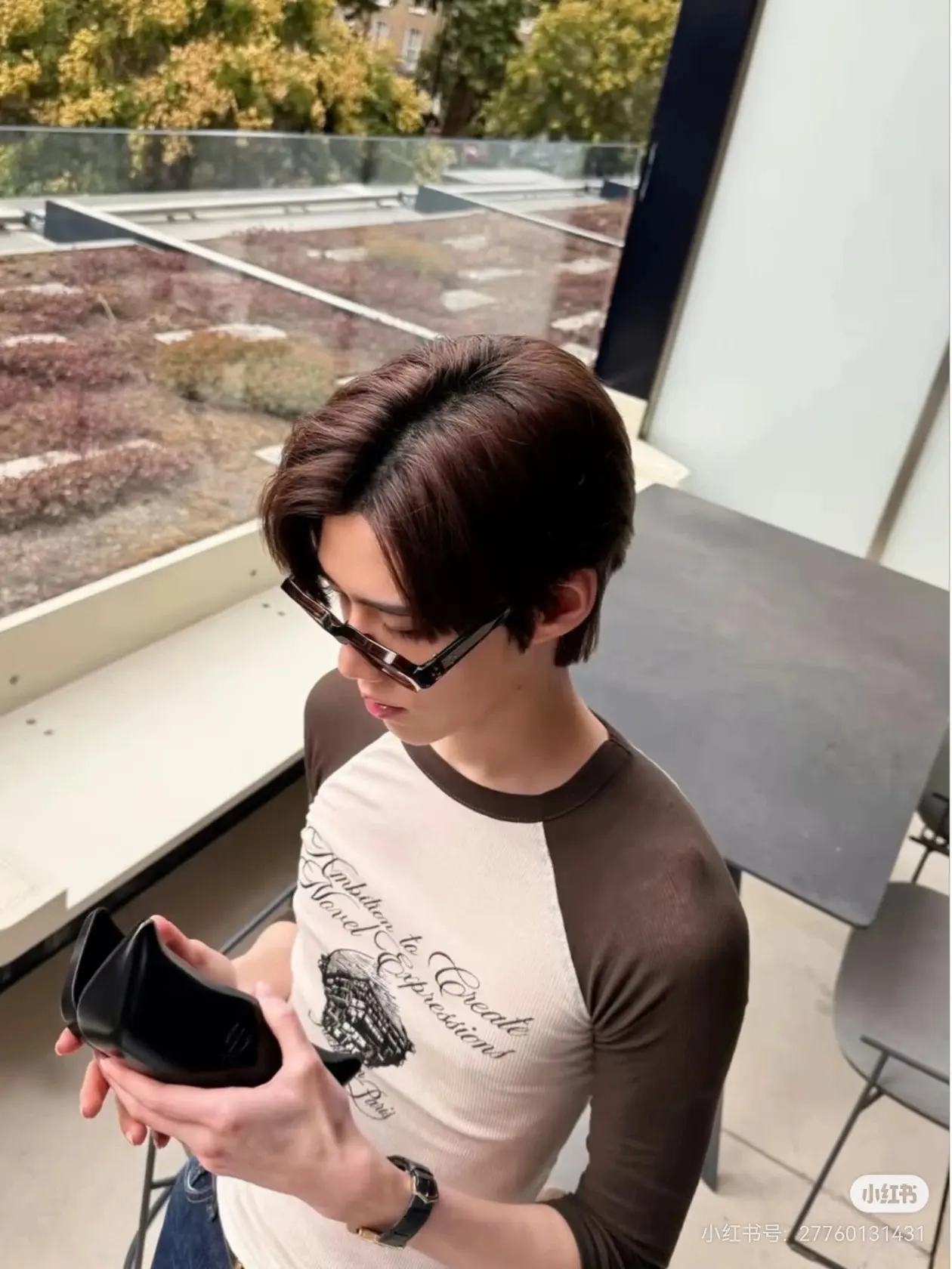 Raglan Sleeve Graphic Slim-Fit T-Shirt D13523715 — view 2