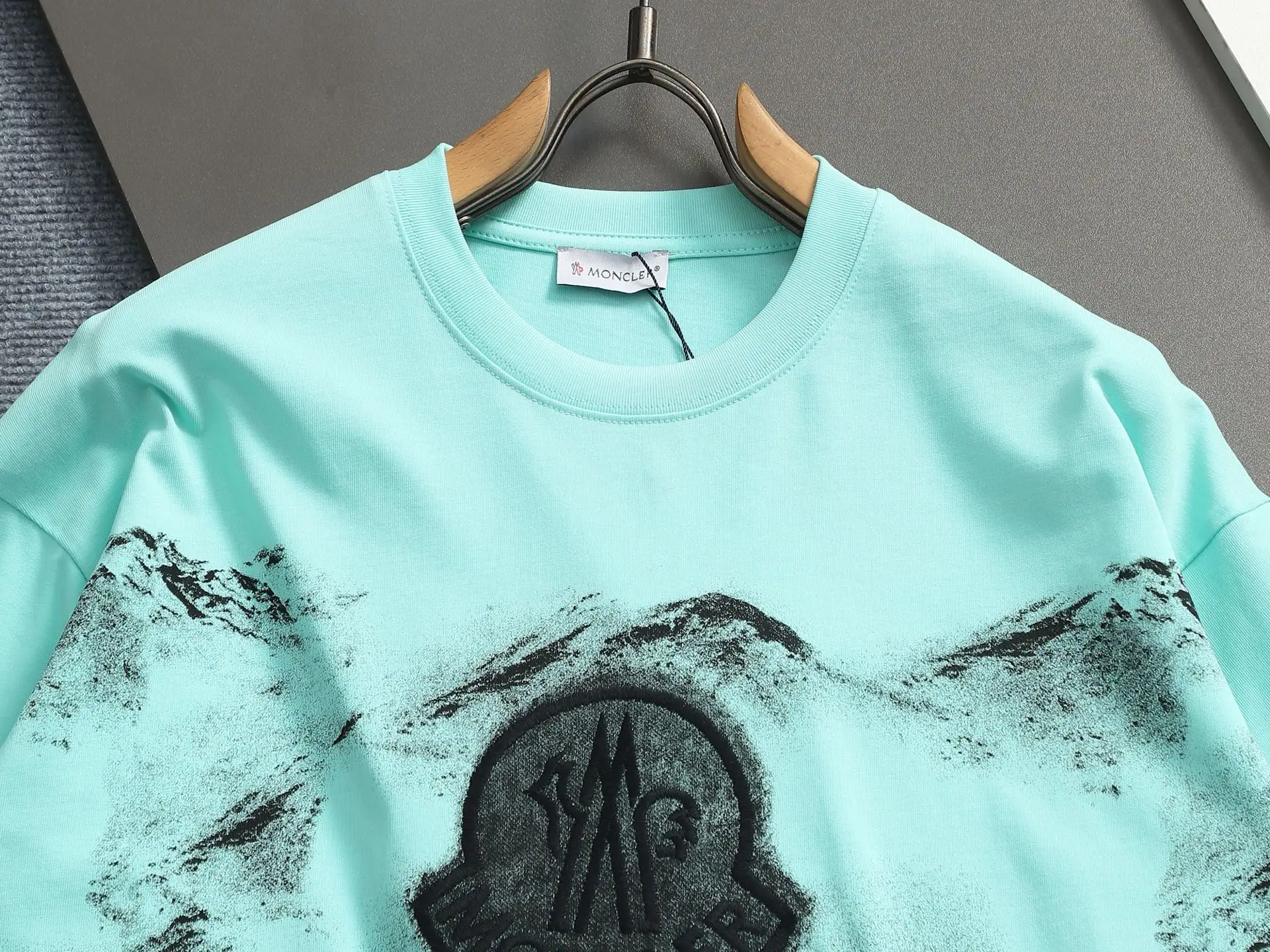 Logo Embroidered Mountain Print T-Shirt D13513681 — view 3