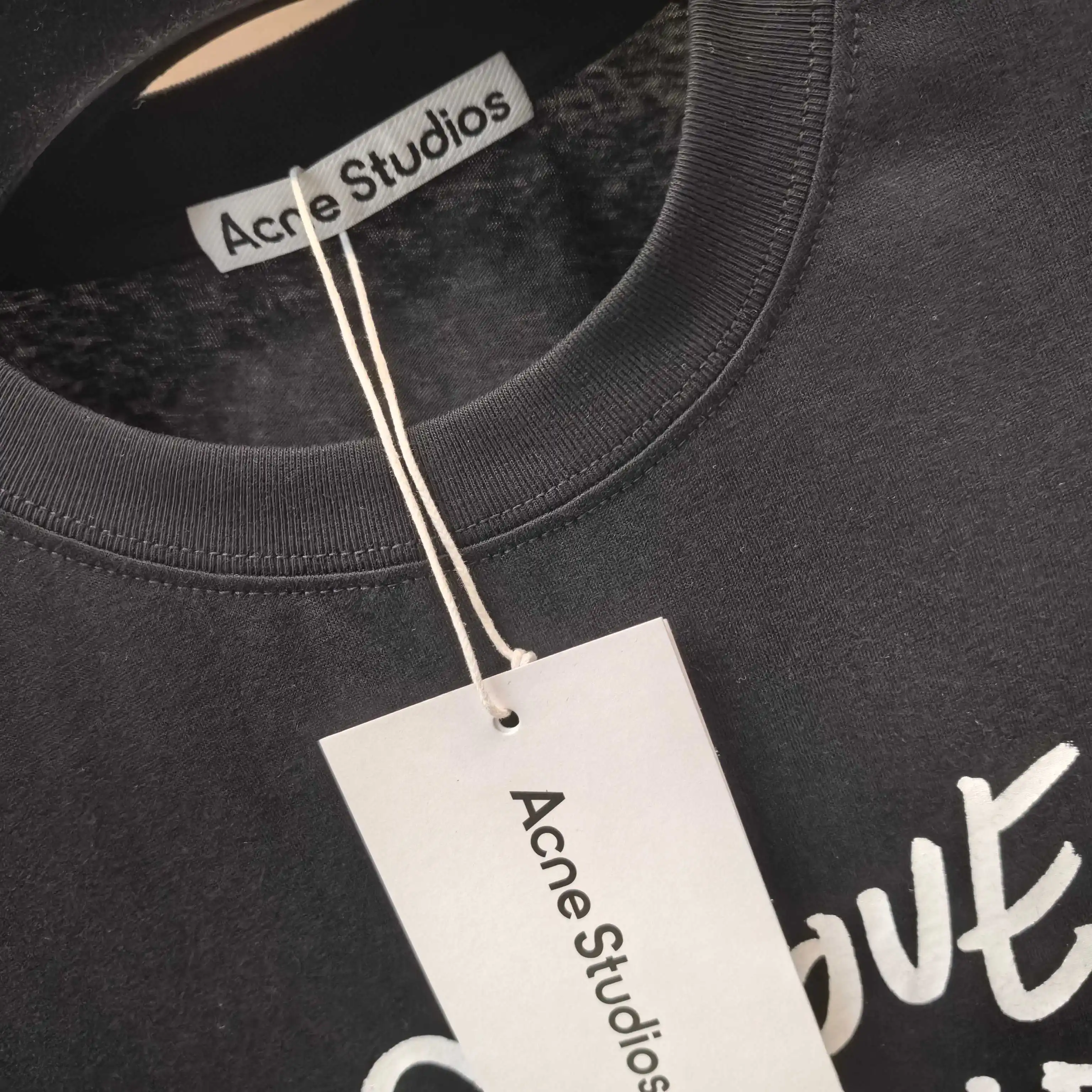 Love Inside Slogan Long-Sleeve T-Shirt D14023738 — view 7
