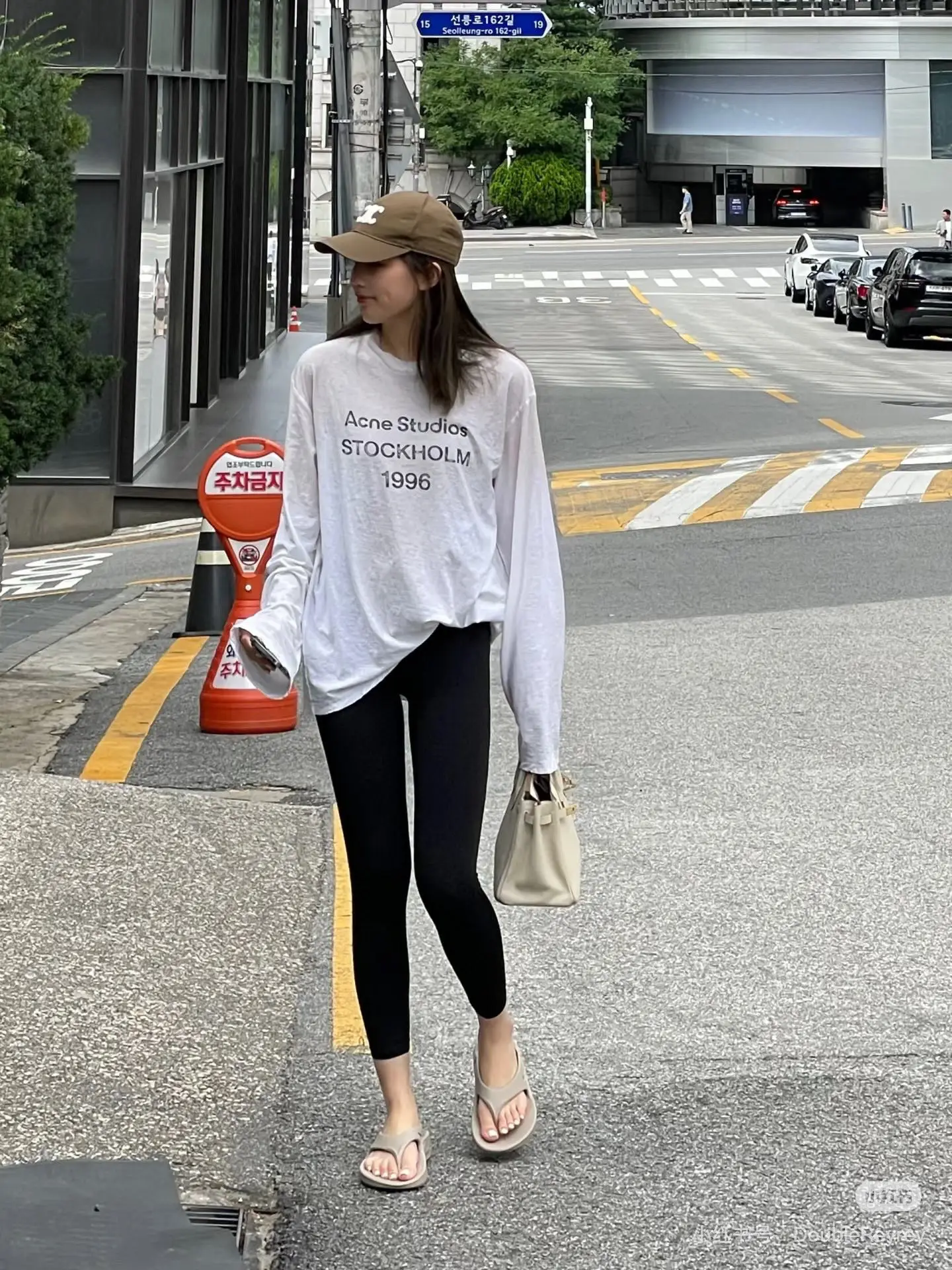1996 Logo Distressed Long-Sleeve T-Shirt D14023834 — view 2