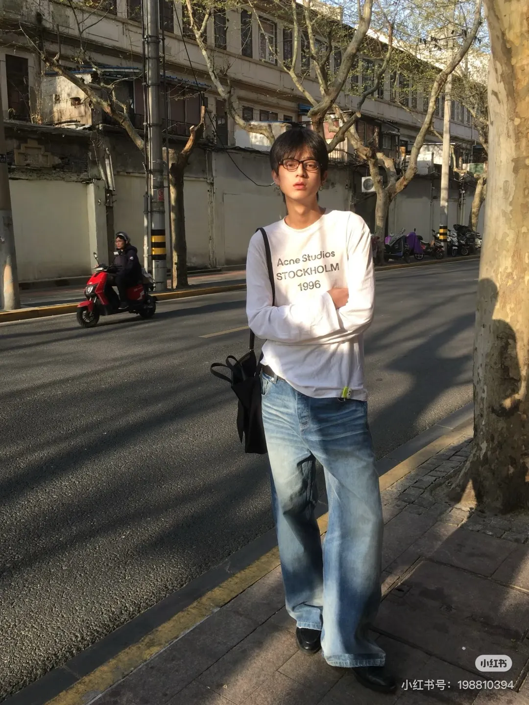 1996 Logo Distressed Long-Sleeve T-Shirt D14023834 — view 3