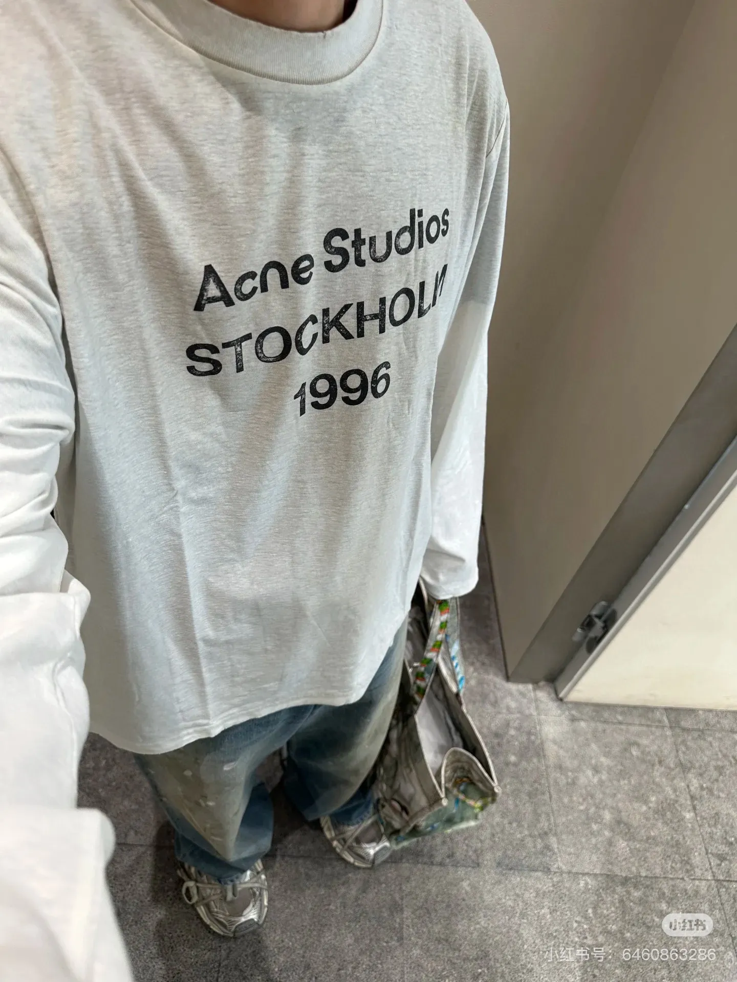 1996 Logo Distressed Long-Sleeve T-Shirt D14023834 — view 8