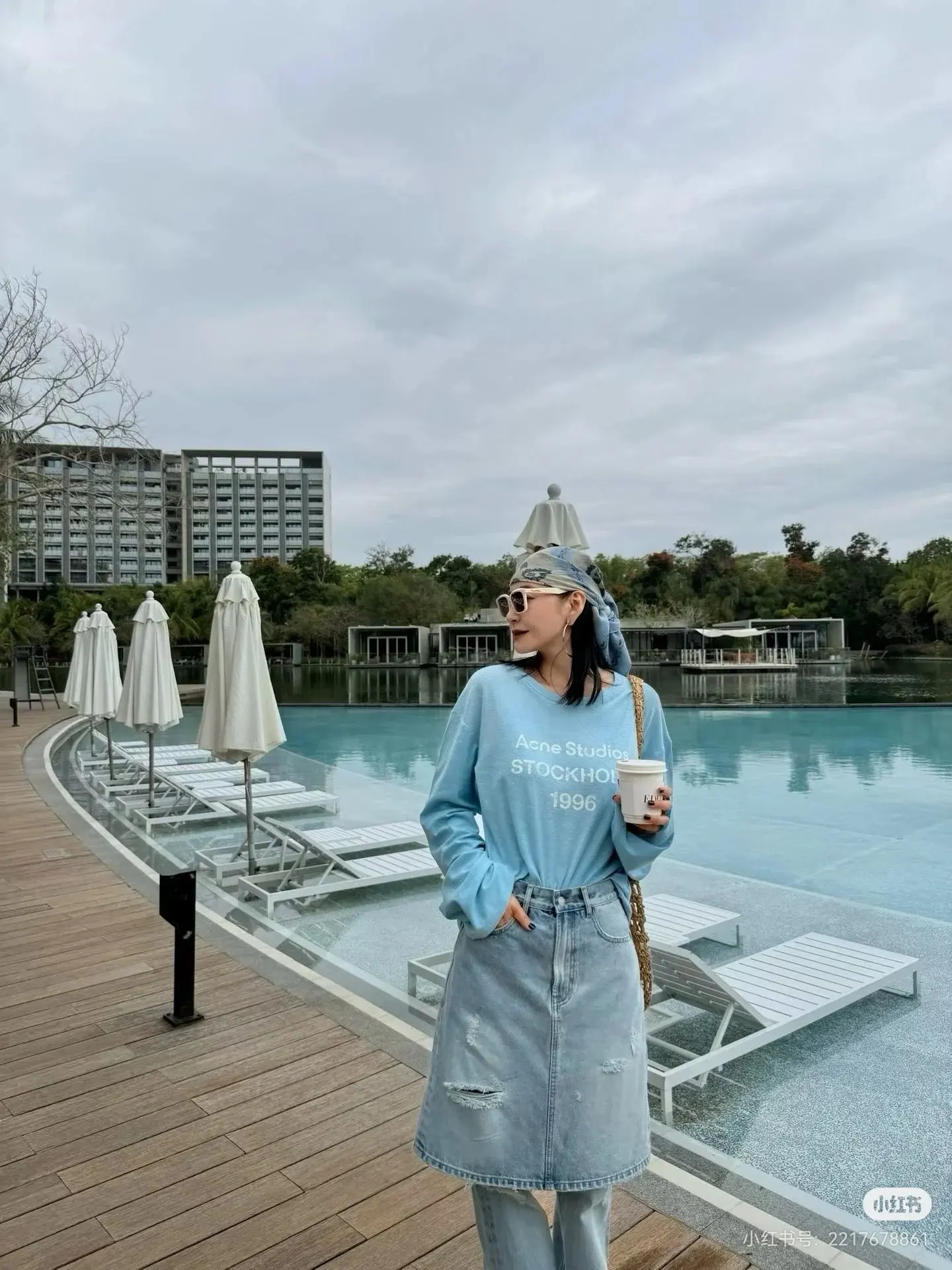 1996 Logo Distressed Long-Sleeve T-Shirt D14023829 — view 9