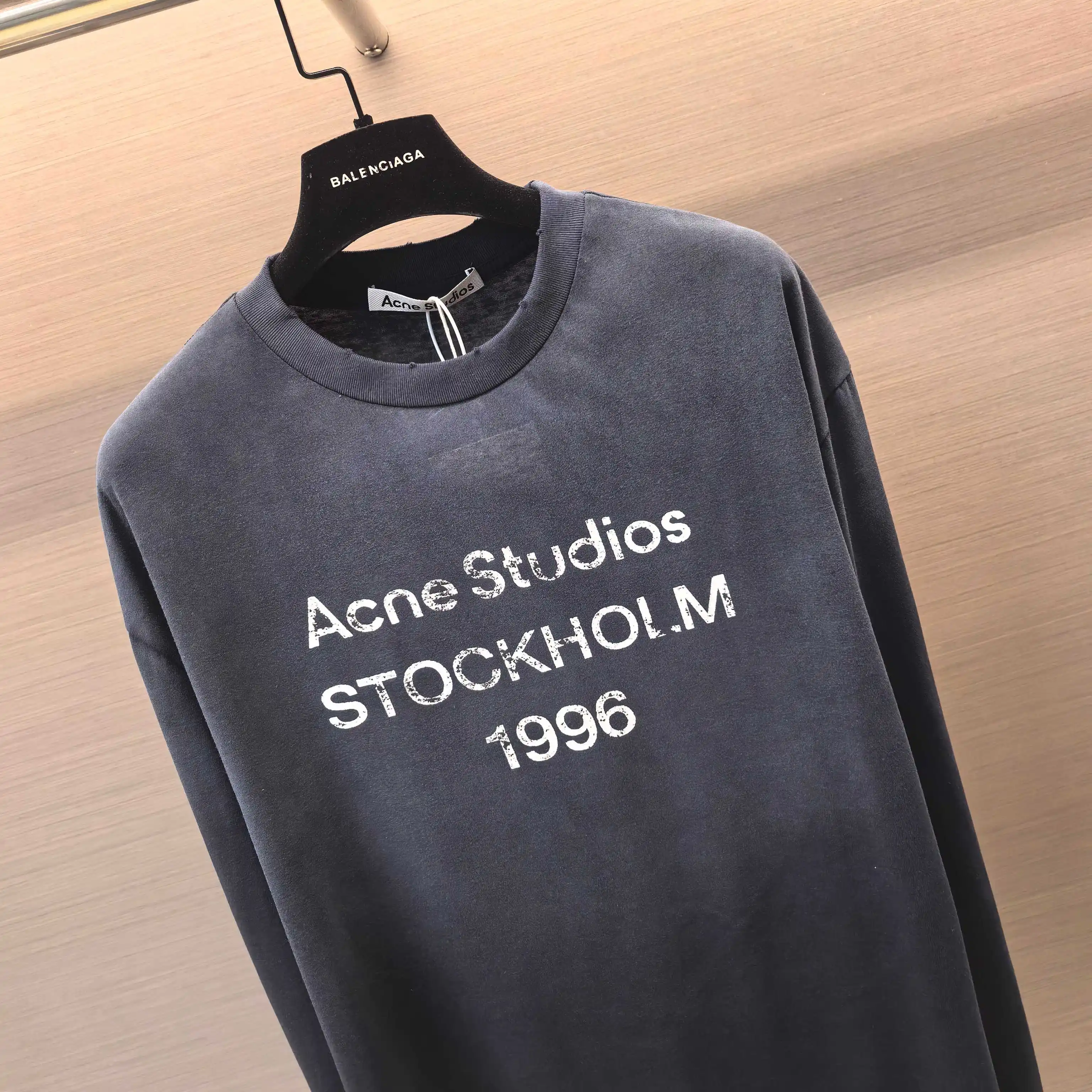 1996 Logo Long-Sleeve T-Shirt D14023819 — view 4