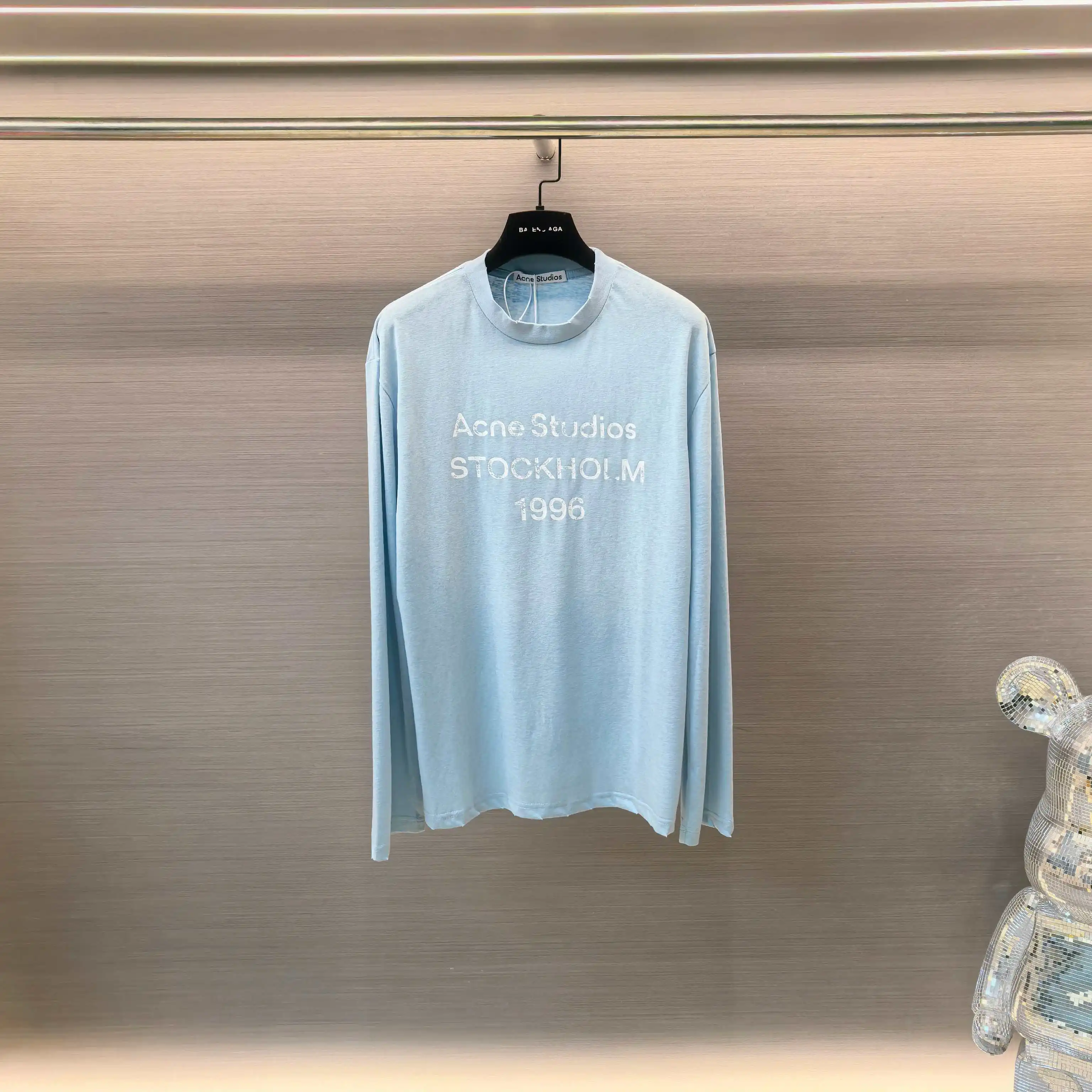 1996 Logo Distressed Long-Sleeve T-Shirt D14023832 — view 2