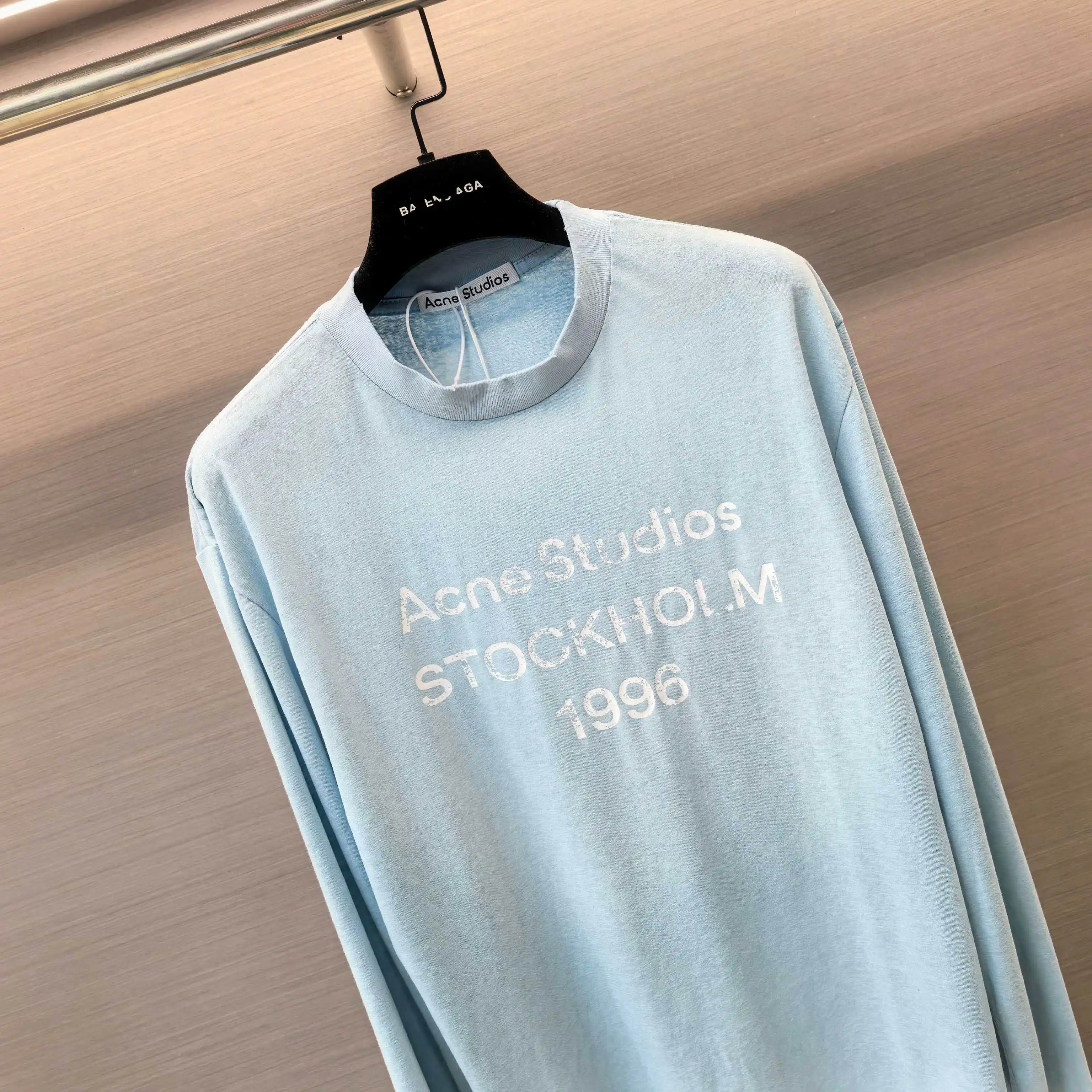 1996 Logo Distressed Long-Sleeve T-Shirt D14023832 — view 4