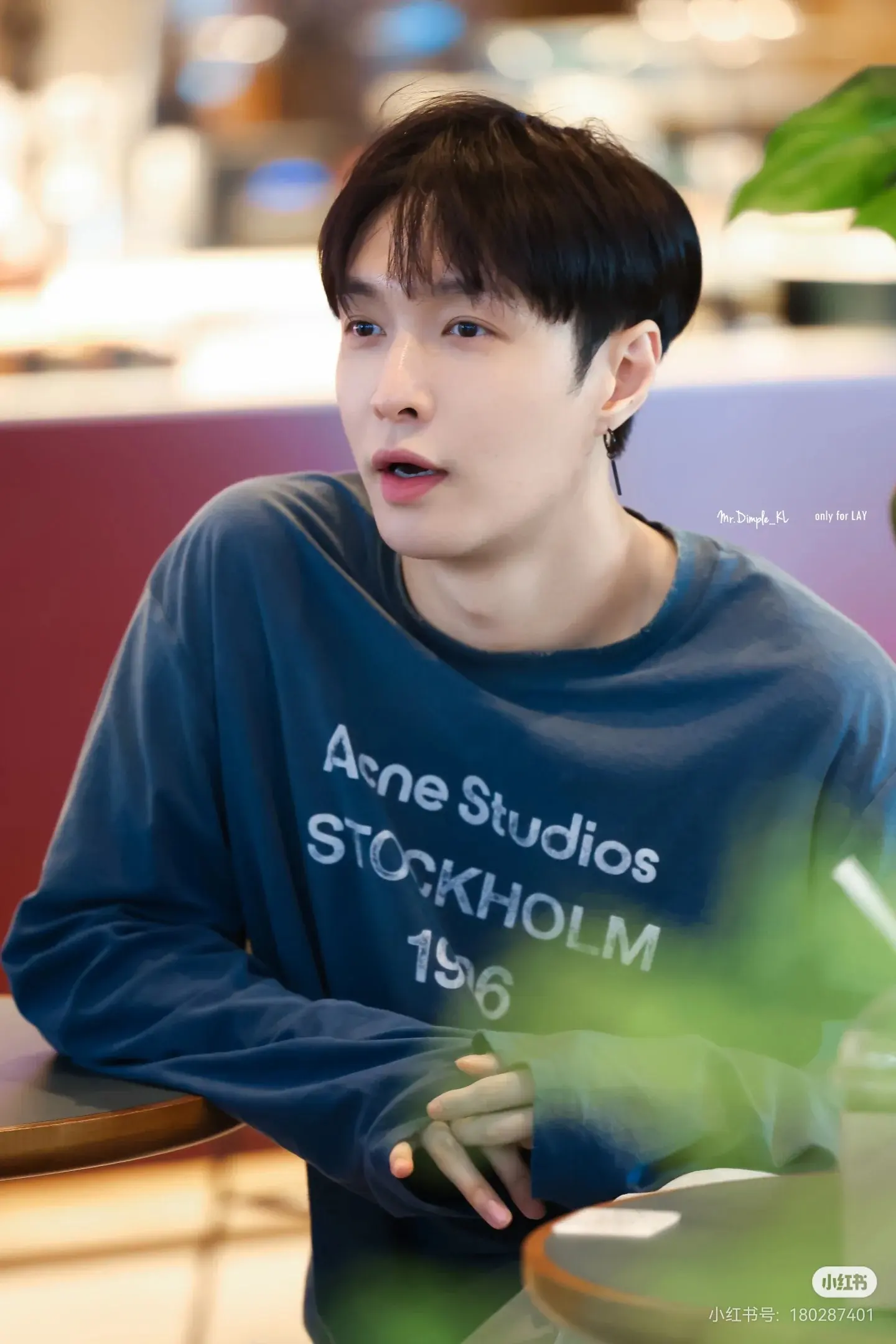1996 Logo Distressed Long-Sleeve T-Shirt D14023822 — view 2
