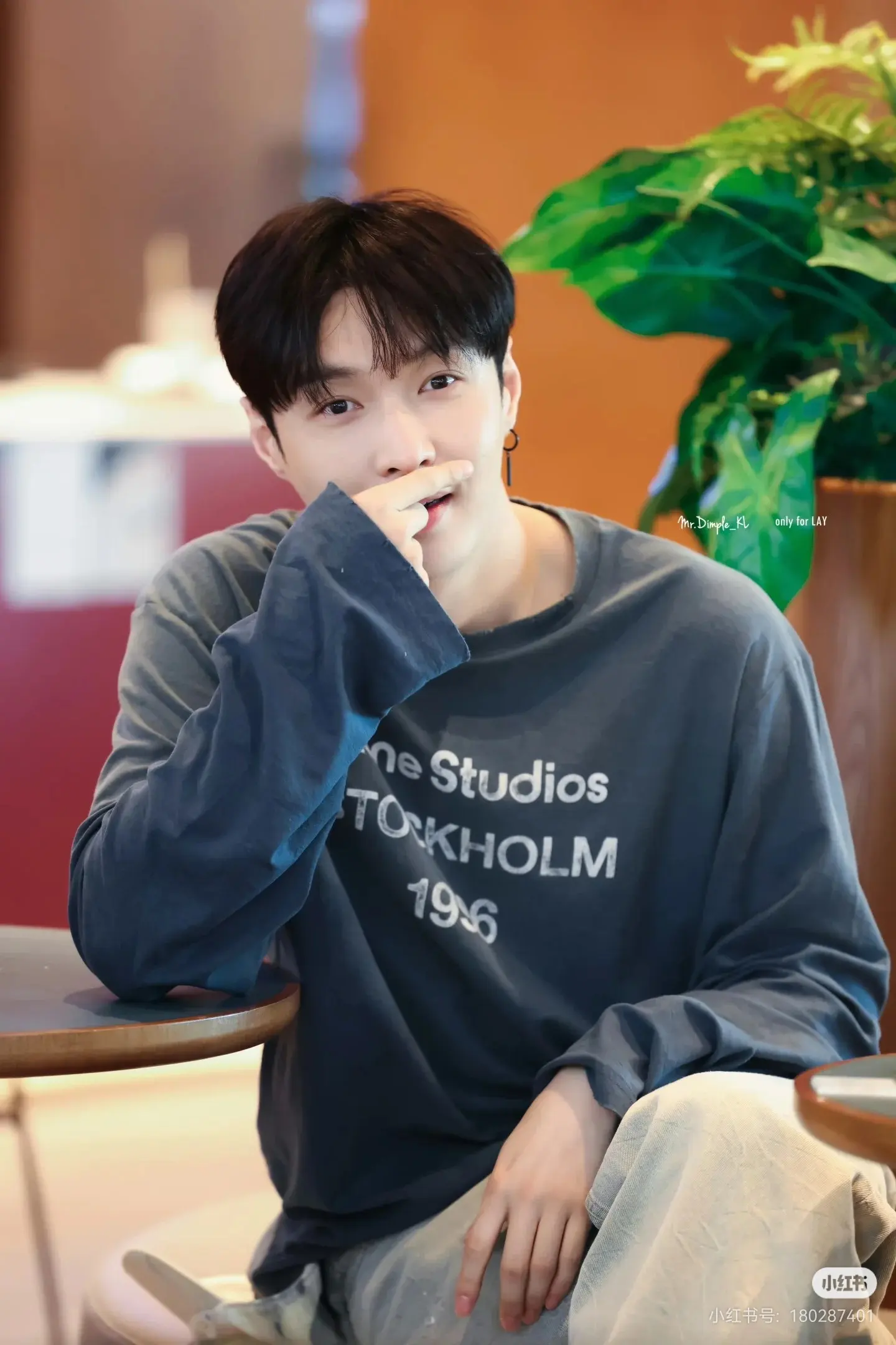 1996 Logo Distressed Long-Sleeve T-Shirt D14023822 — view 5
