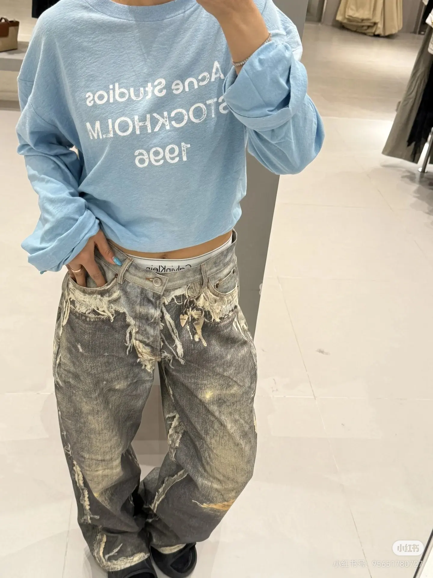 1996 Distressed Logo Long-Sleeve T-Shirt D14023828 — view 8