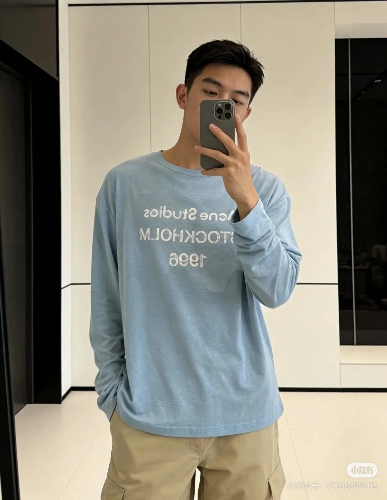 1996 Distressed Logo Long-Sleeve T-Shirt D14023828 — view 9