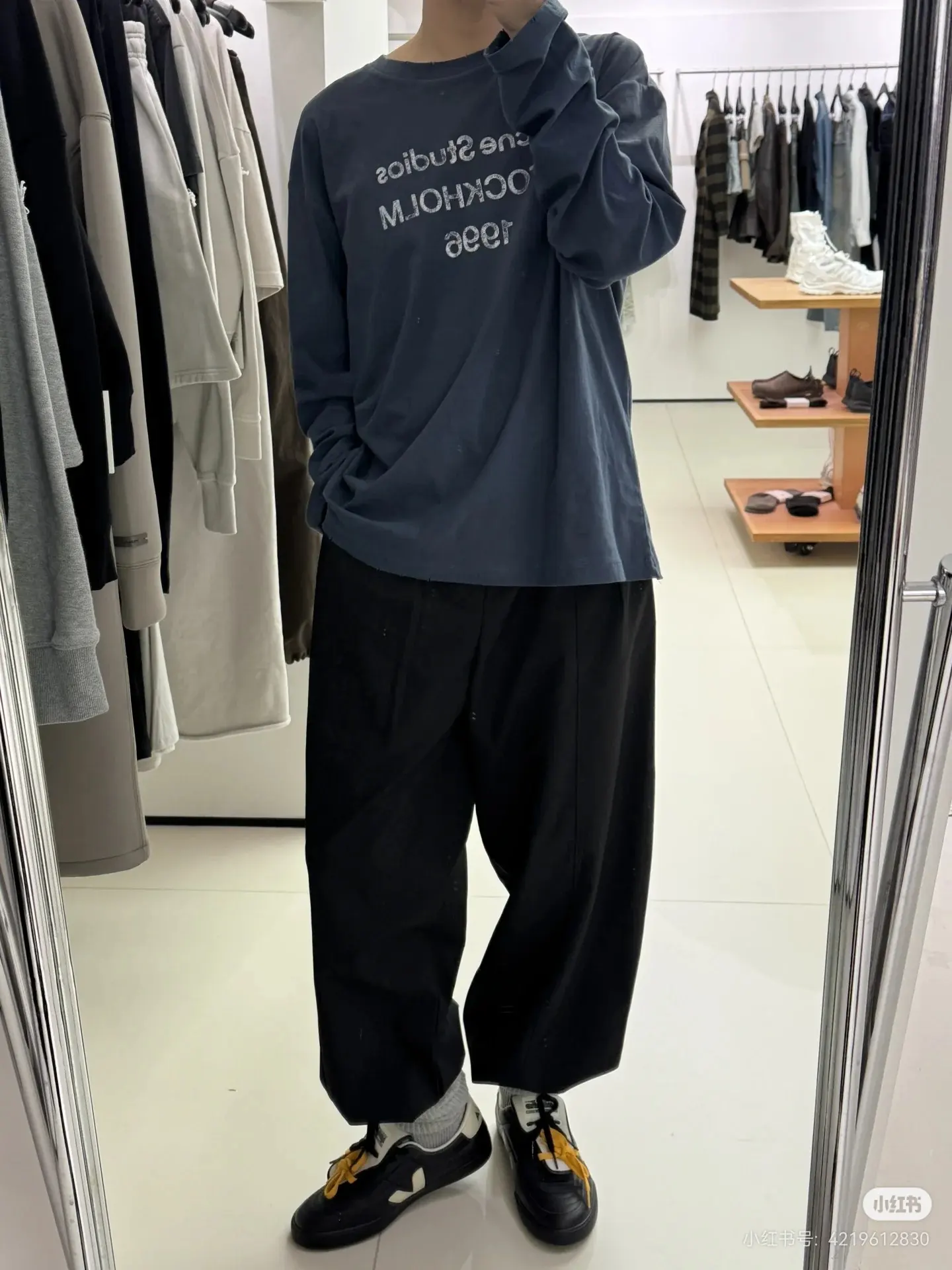 1996 Logo Distressed Long-Sleeve T-Shirt D14023821 — view 4