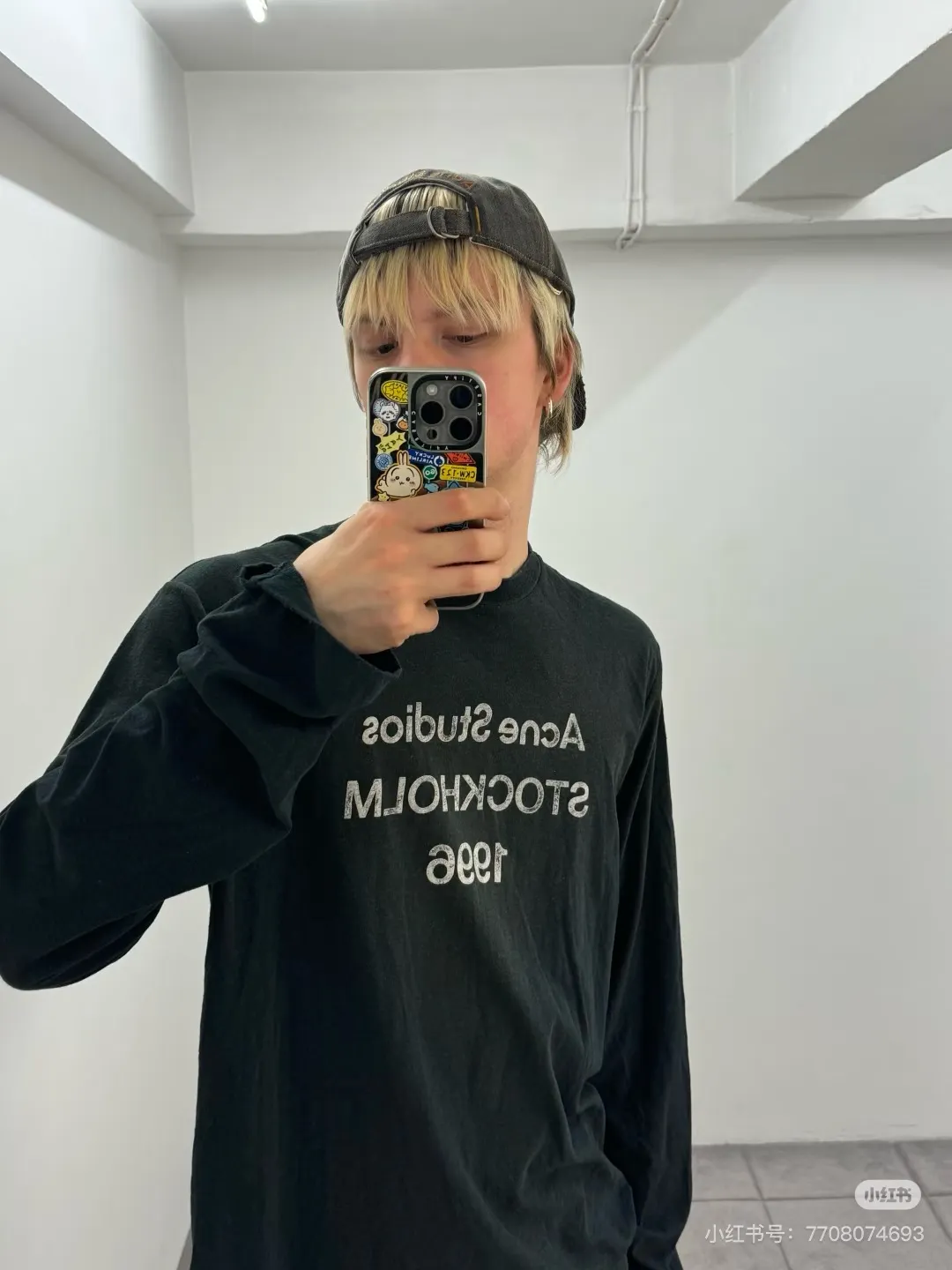 1996 Logo Distressed Long-Sleeve T-Shirt D14023827 — view 2