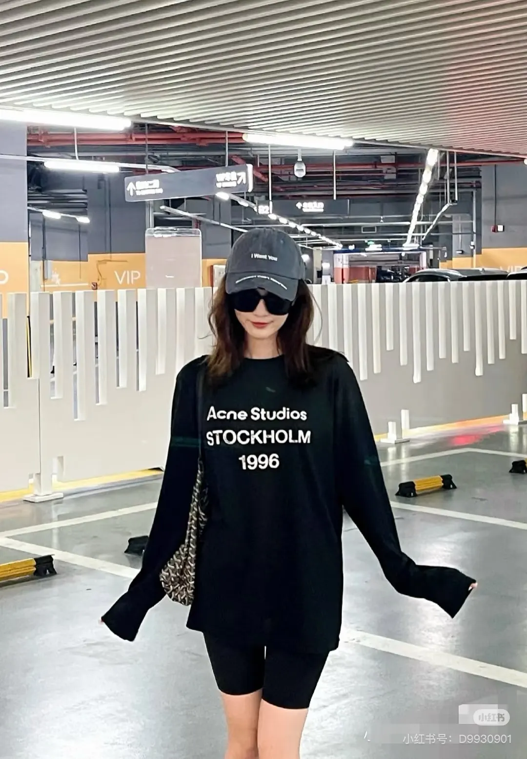 1996 Logo Distressed Long-Sleeve T-Shirt D14023827 — view 9