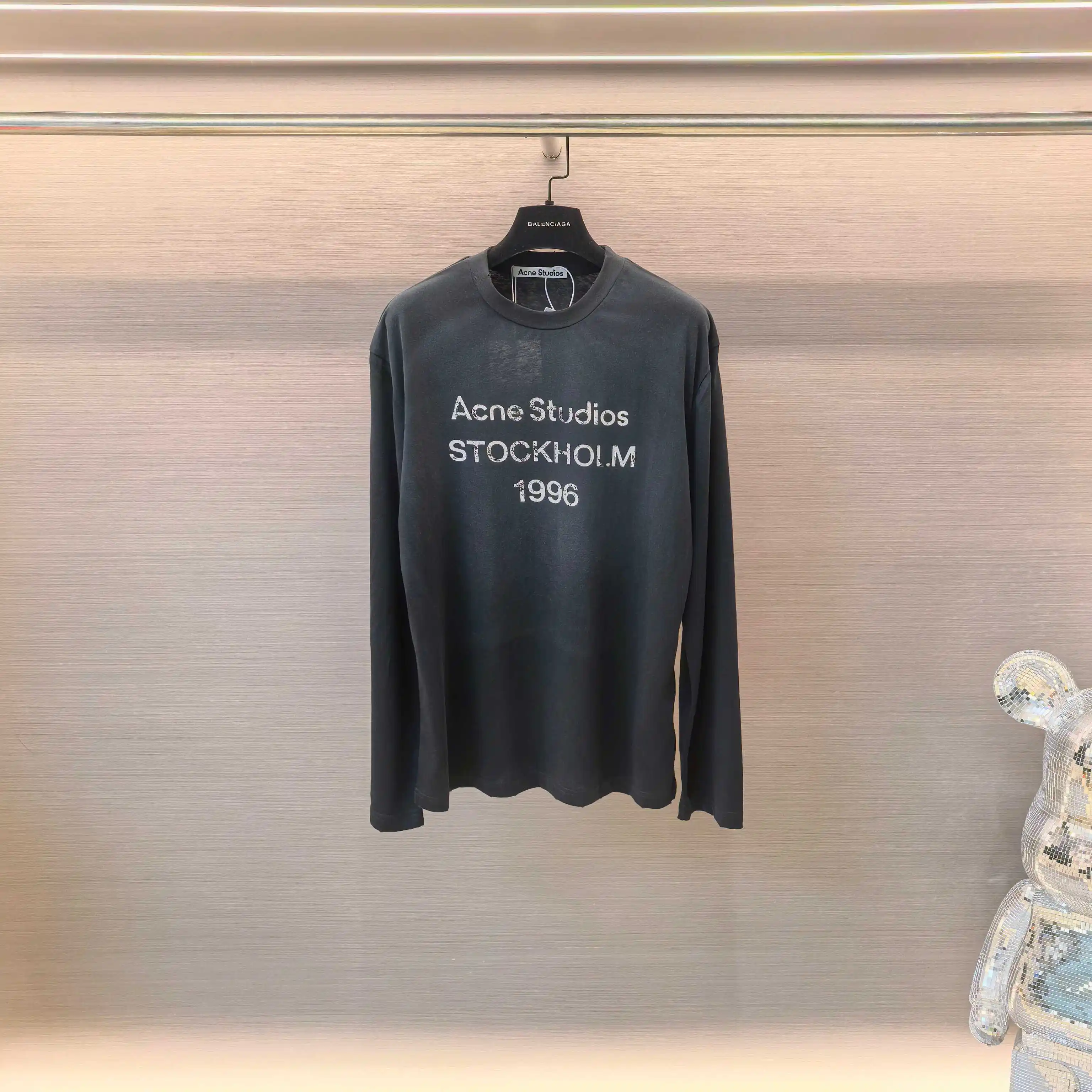 1996 Logo Distressed Long-Sleeve T-Shirt D14023826 — view 2