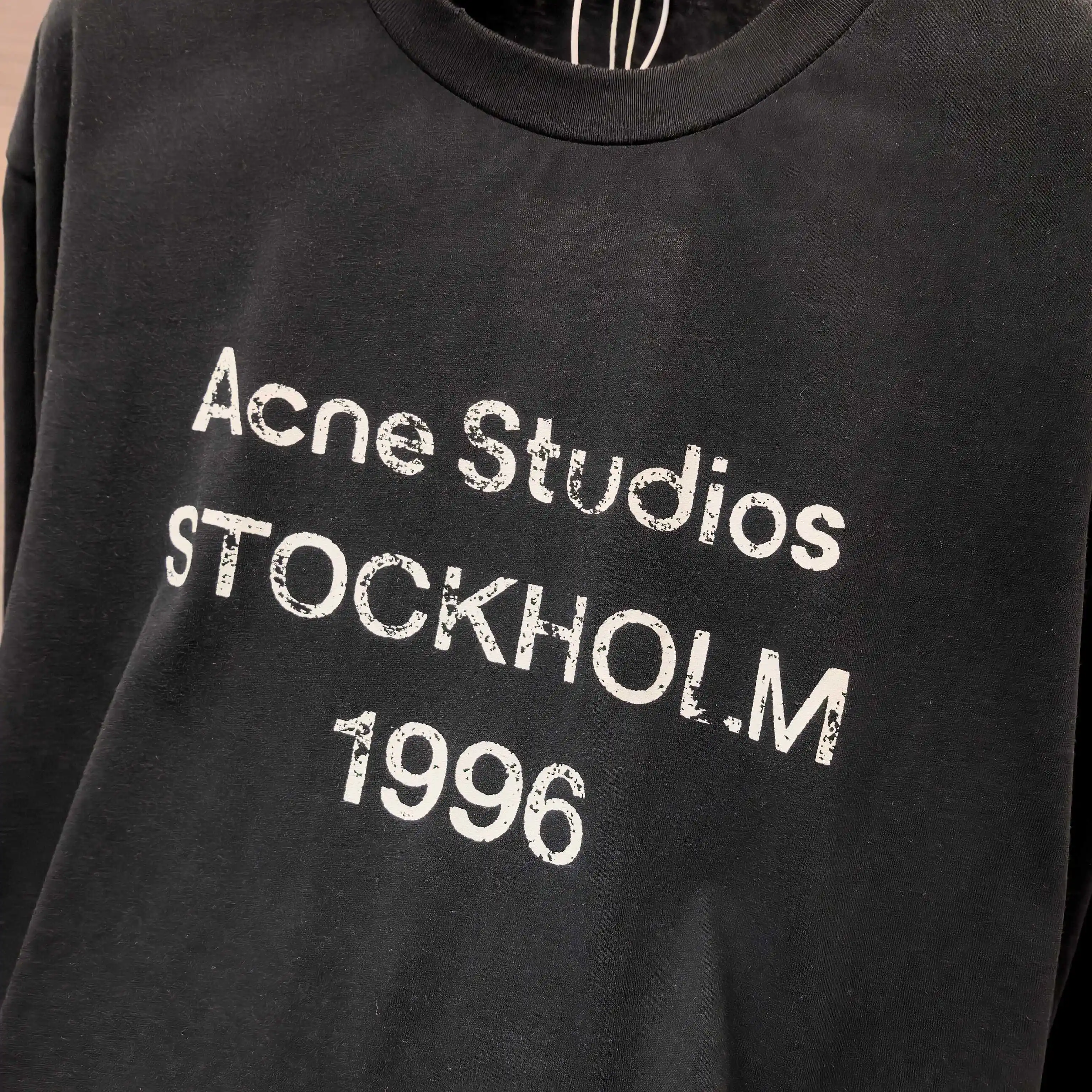 1996 Logo Distressed Long-Sleeve T-Shirt D14023826 — view 5