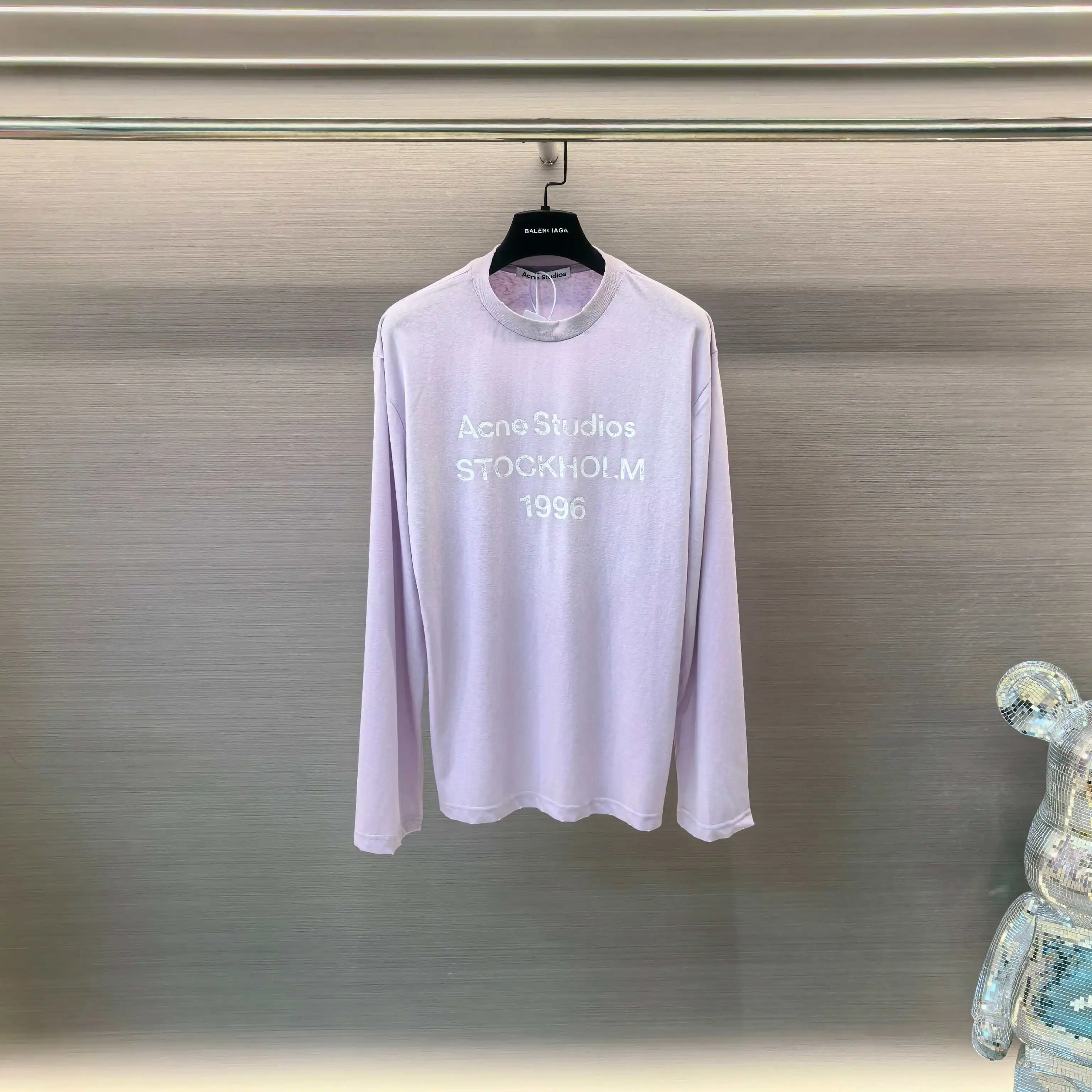 1996 Logo Distressed Long-Sleeve T-Shirt D14023838 — view 2