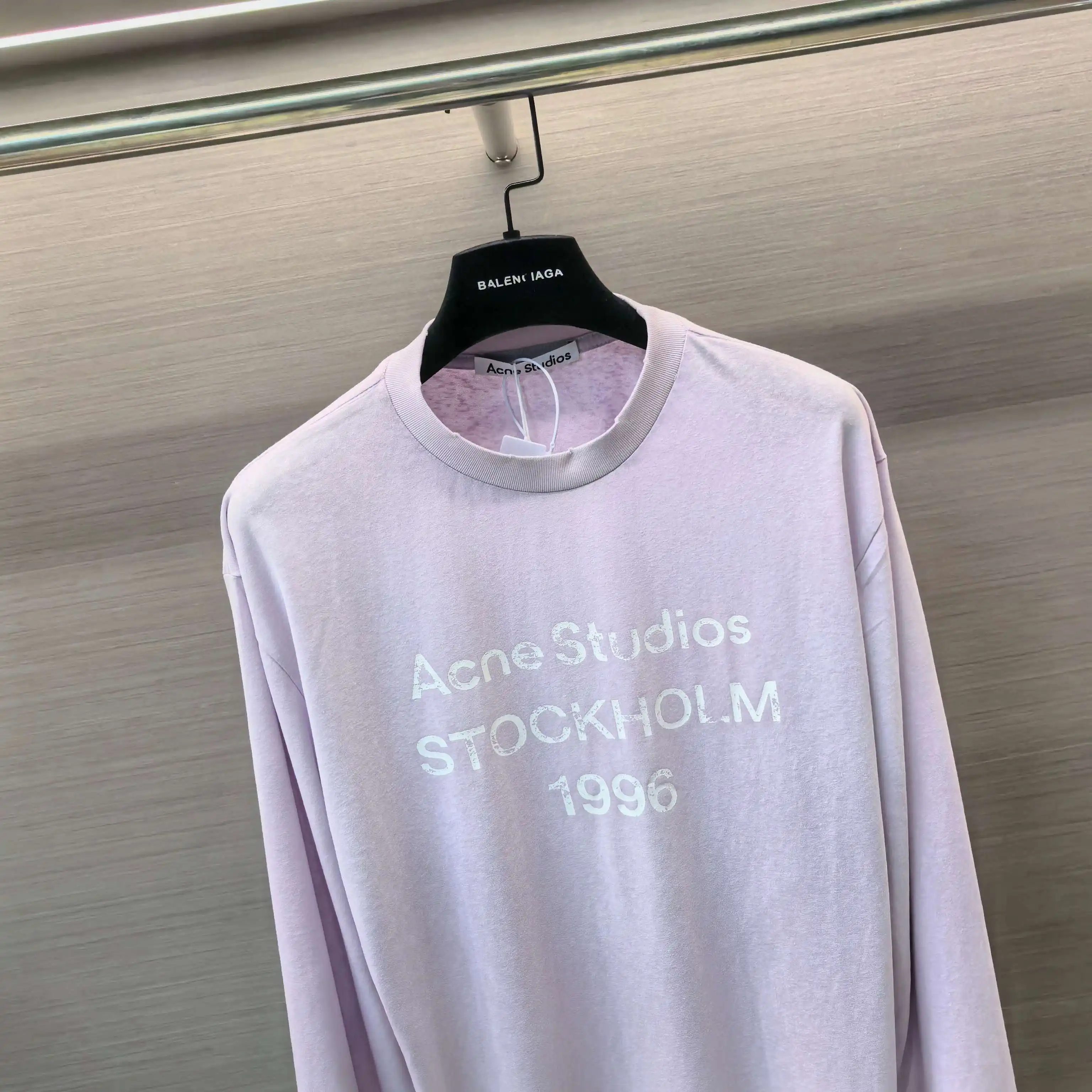 1996 Logo Distressed Long-Sleeve T-Shirt D14023838 — view 4