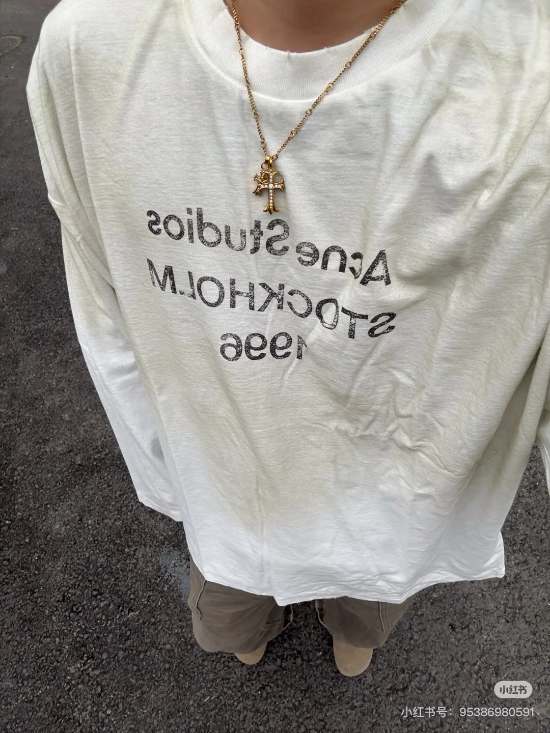 1996 Distressed Logo Long-Sleeve T-Shirt D14023835 — view 2