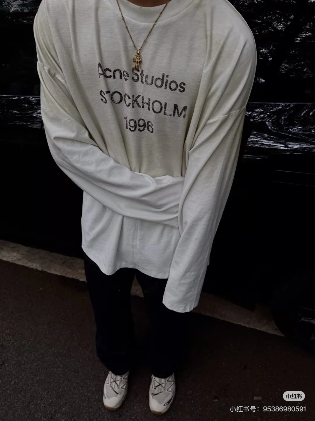 1996 Distressed Logo Long-Sleeve T-Shirt D14023835 — view 3