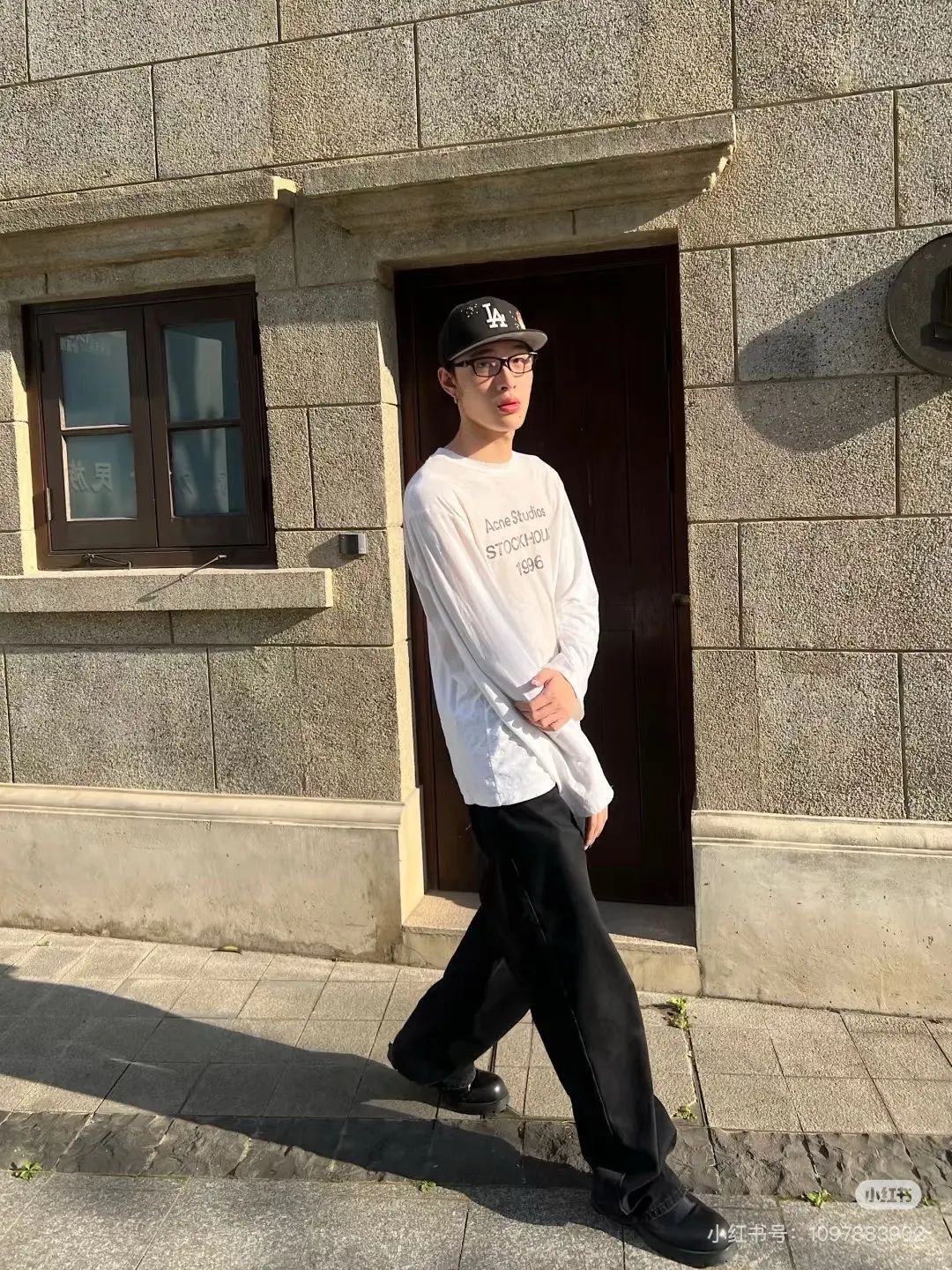 1996 Distressed Logo Long-Sleeve T-Shirt D14023835 — view 6