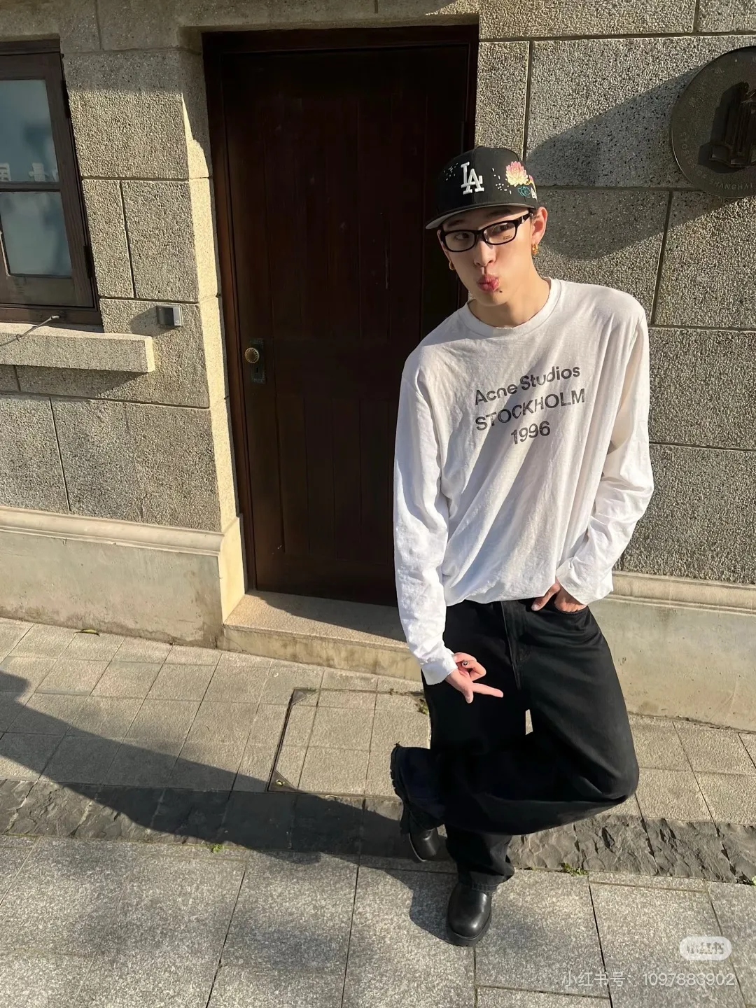 1996 Distressed Logo Long-Sleeve T-Shirt D14023835 — view 7
