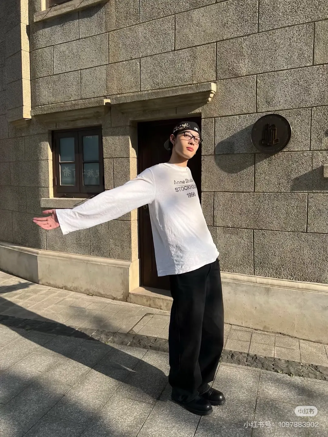 1996 Distressed Logo Long-Sleeve T-Shirt D14023835 — view 8