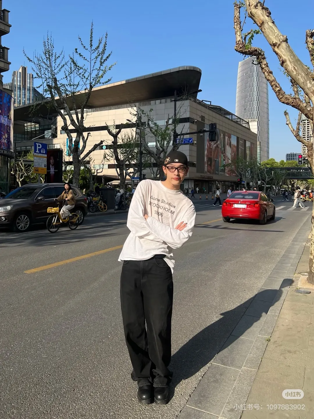 1996 Distressed Logo Long-Sleeve T-Shirt D14023835 — view 9