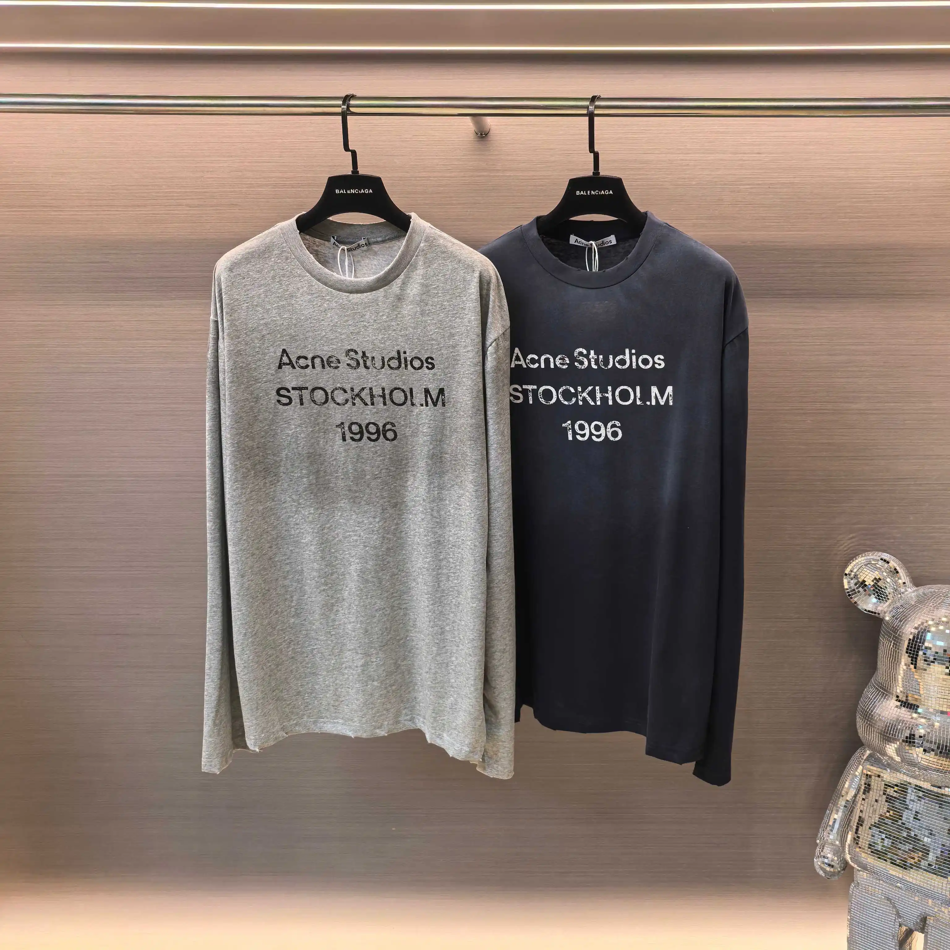 1996 Logo Distressed Long-Sleeve T-Shirt D14023818