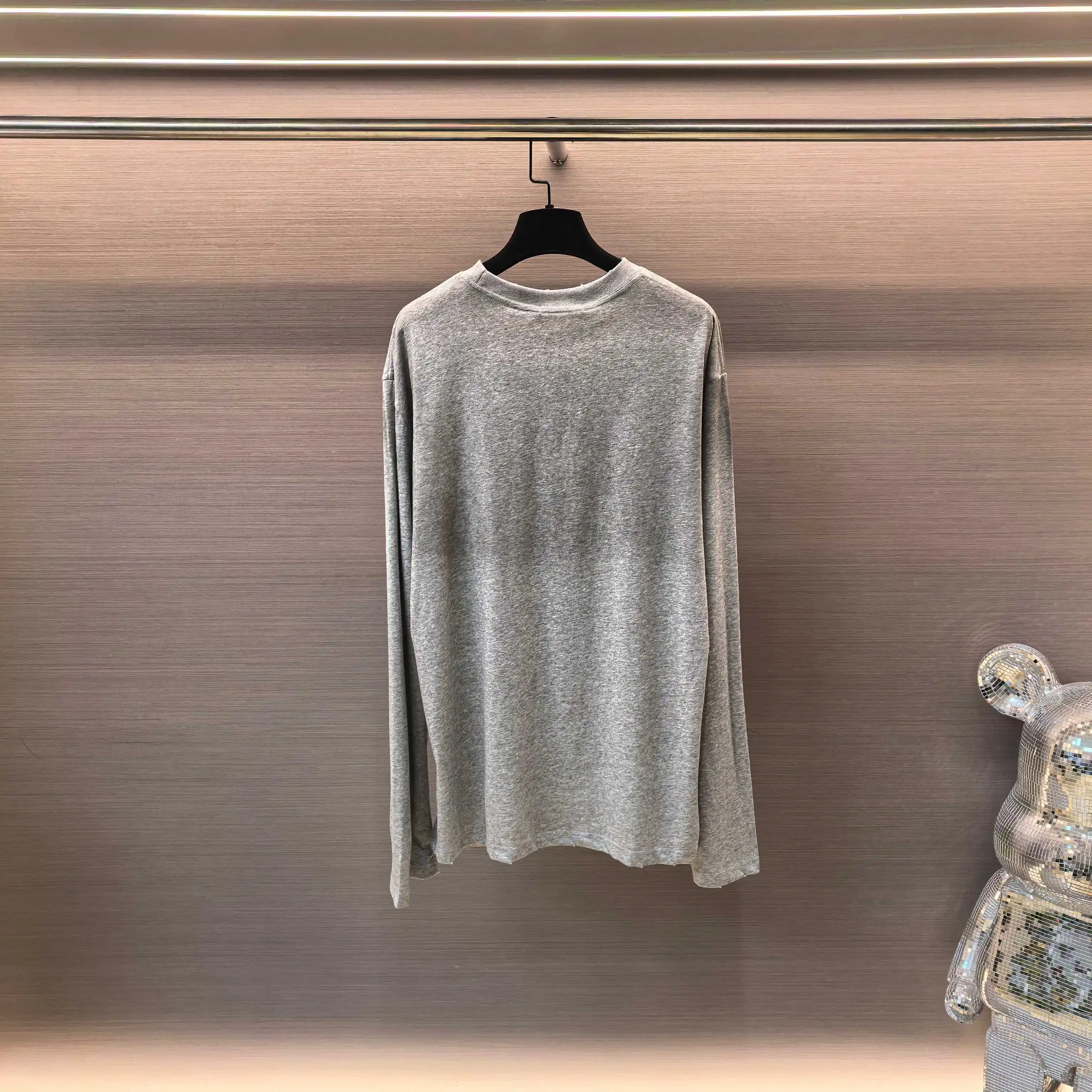 1996 Logo Distressed Long-Sleeve T-Shirt D14023818 — view 3