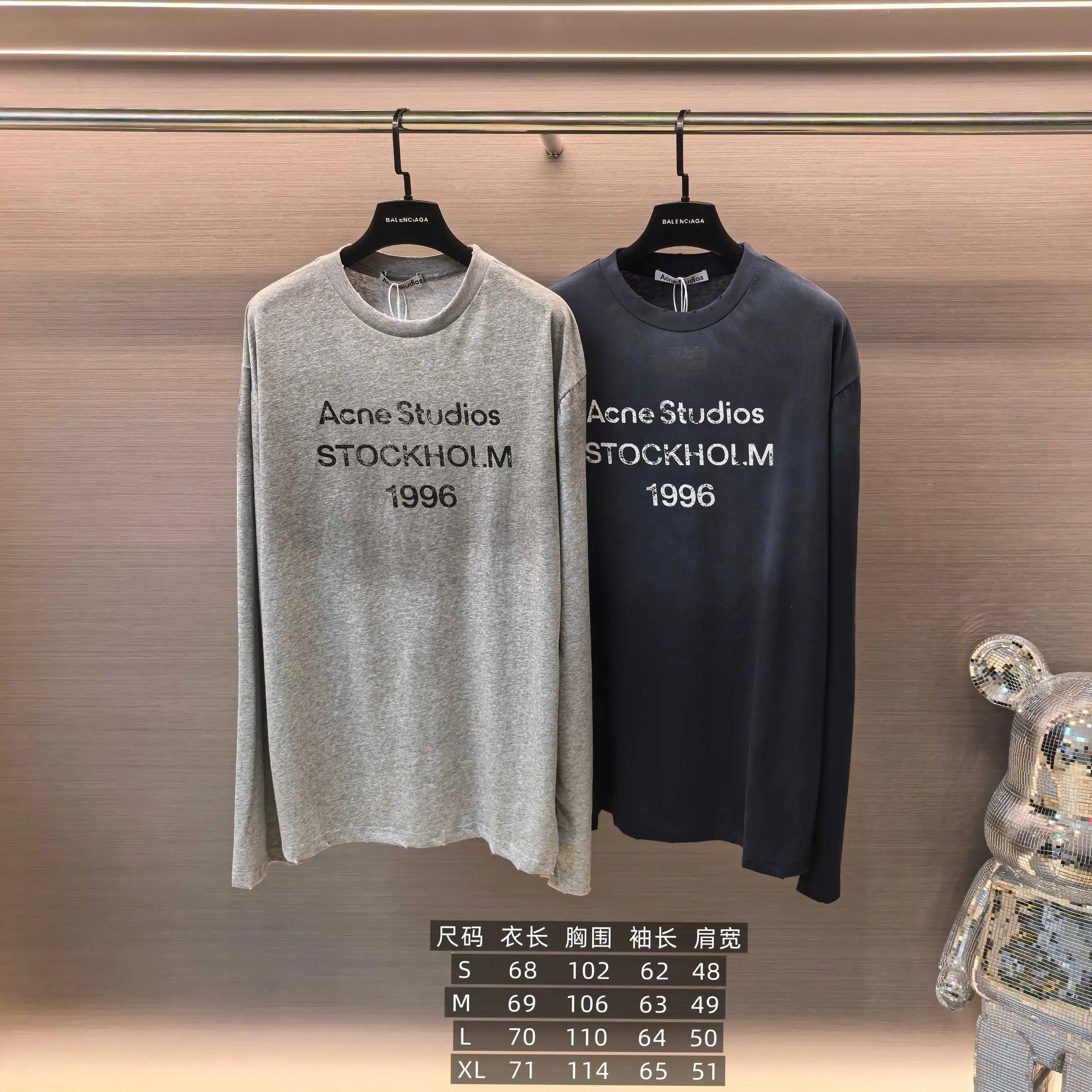 1996 Logo Distressed Long-Sleeve T-Shirt D14023818 — view 9