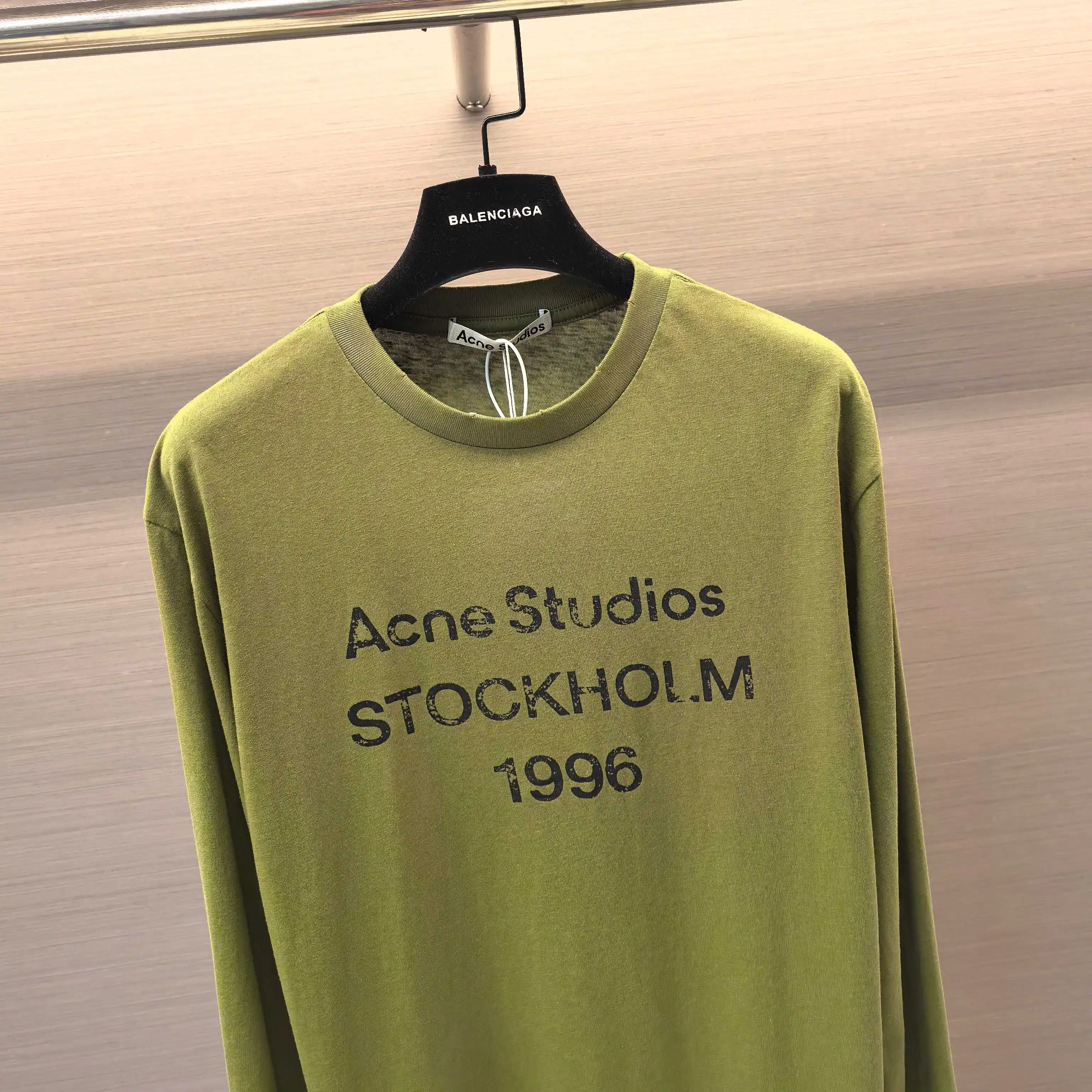 1996 Logo Distressed Long-Sleeve T-Shirt D14023825 — view 3